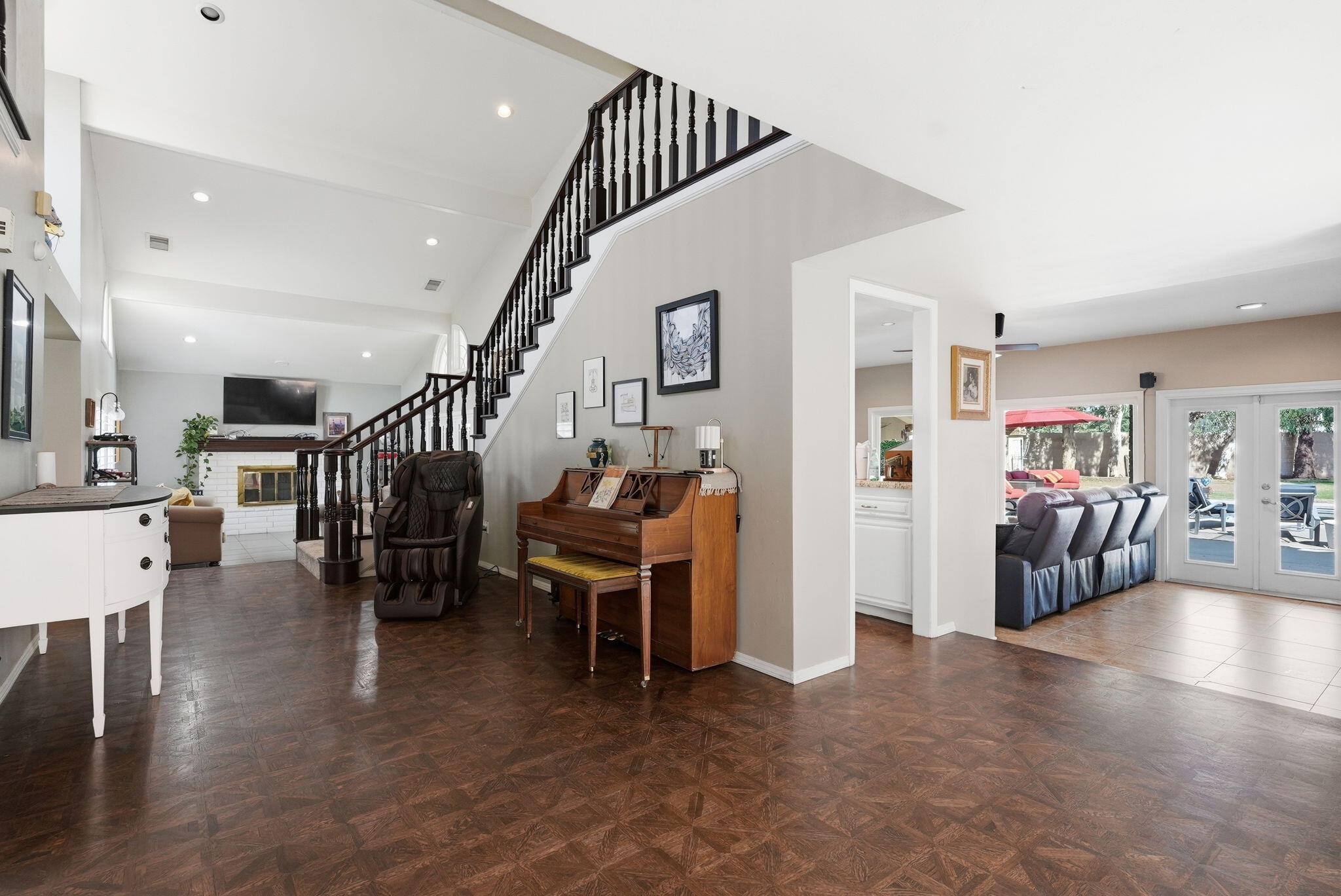 1912 Toulouse Ln, Bakersfield, CA 93311