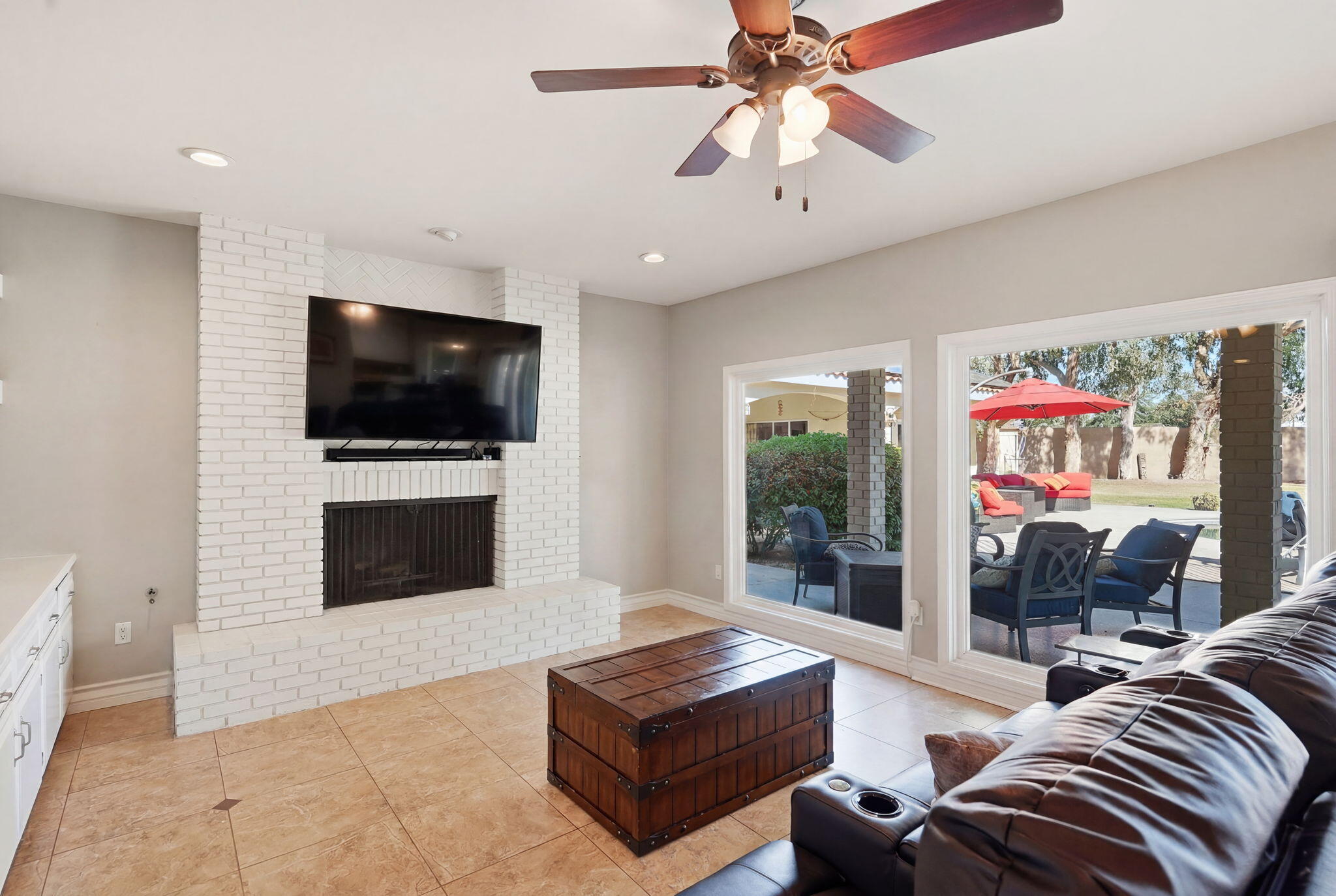 1912 Toulouse Ln, Bakersfield, CA 93311