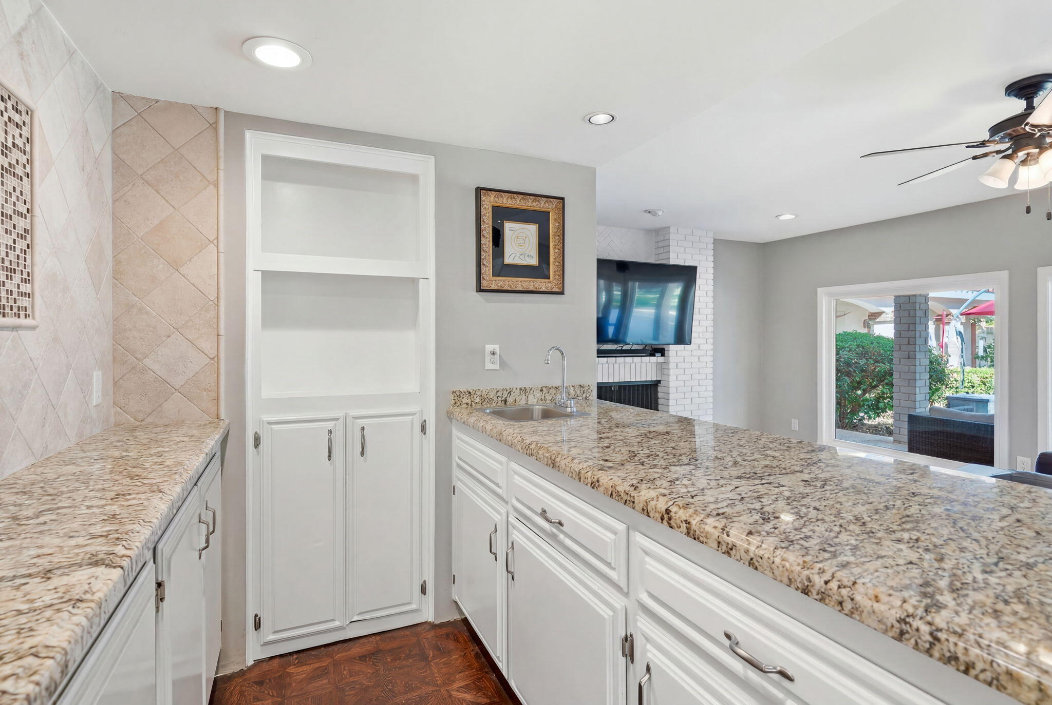 1912 Toulouse Ln, Bakersfield, CA 93311
