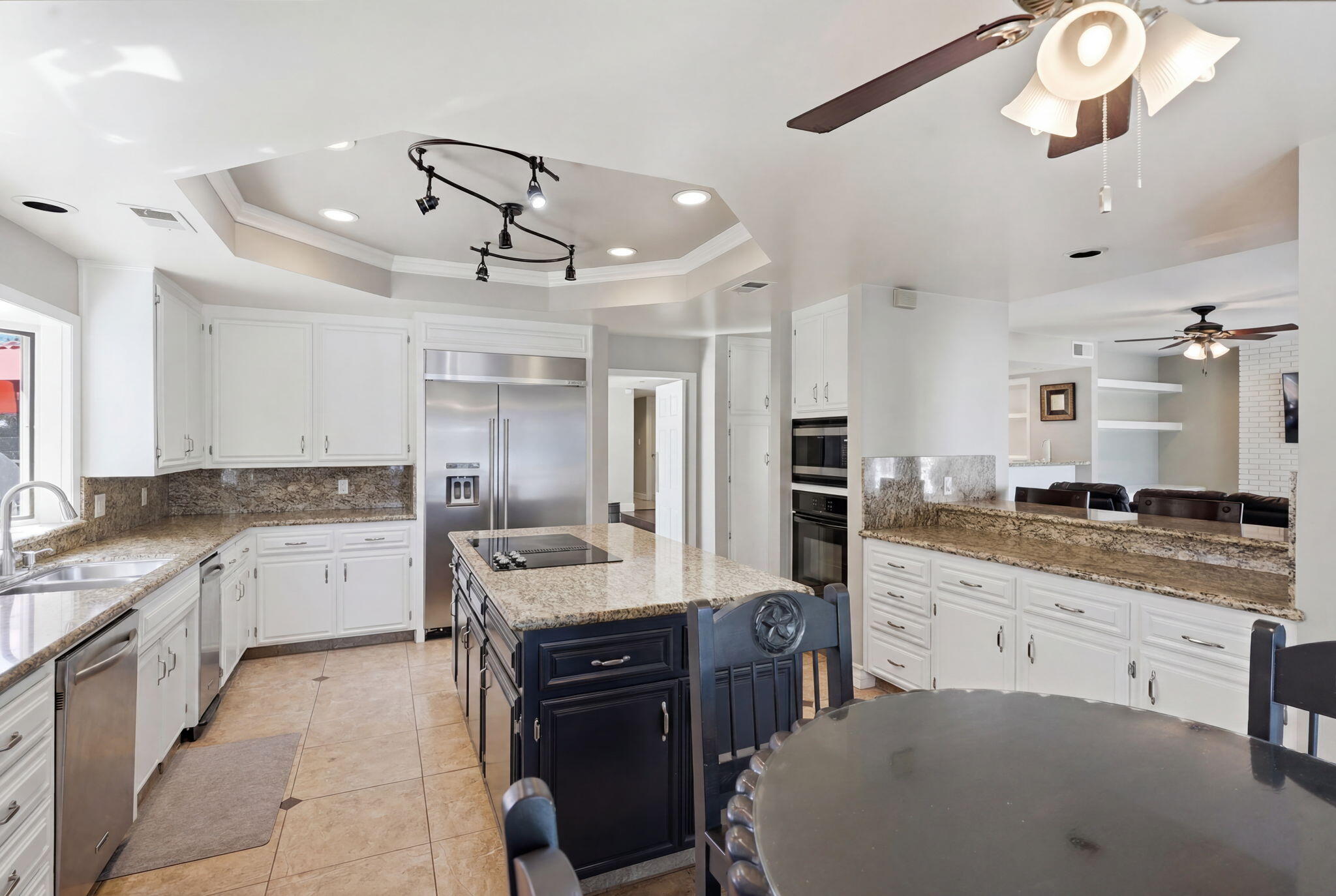 1912 Toulouse Ln, Bakersfield, CA 93311