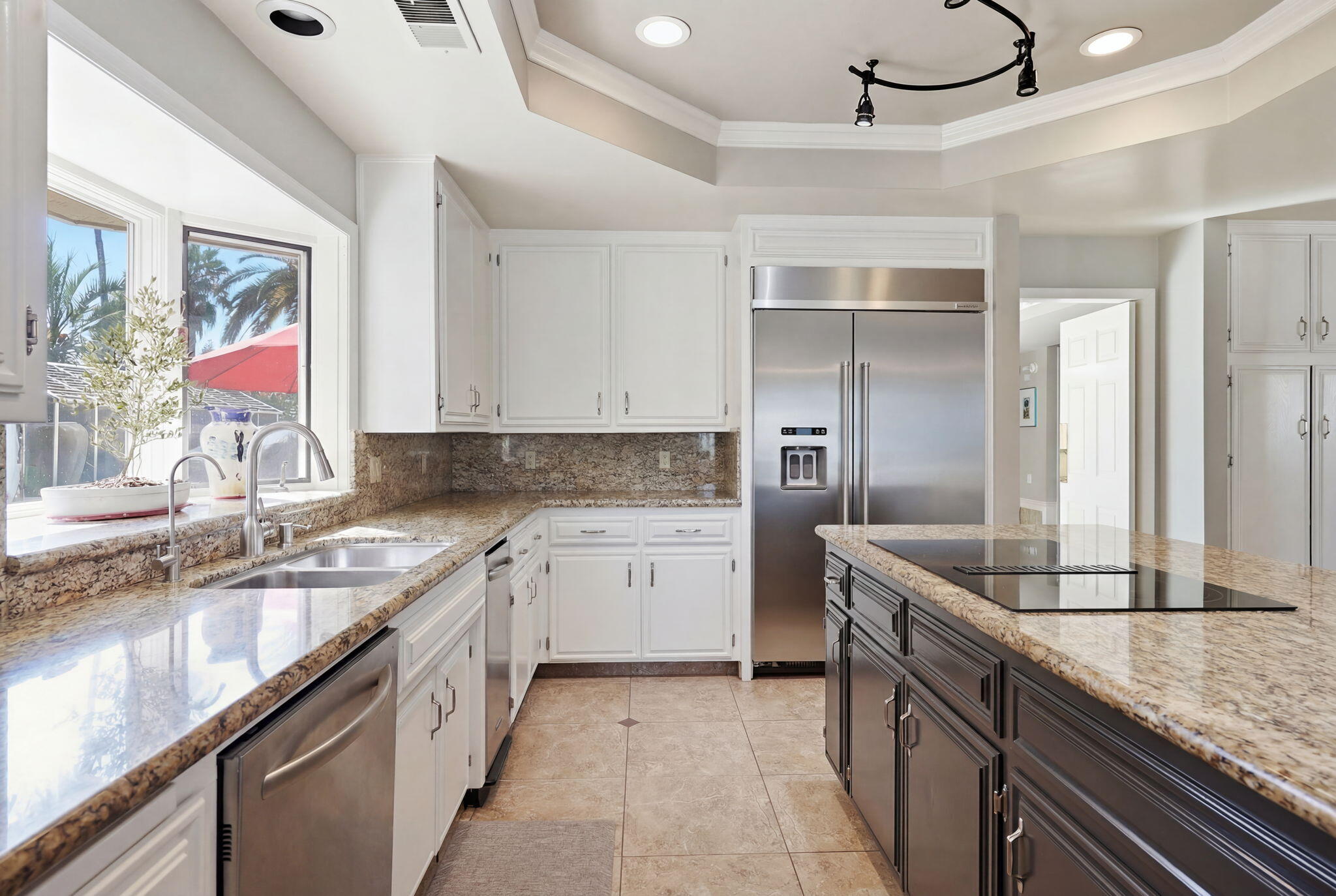 1912 Toulouse Ln, Bakersfield, CA 93311