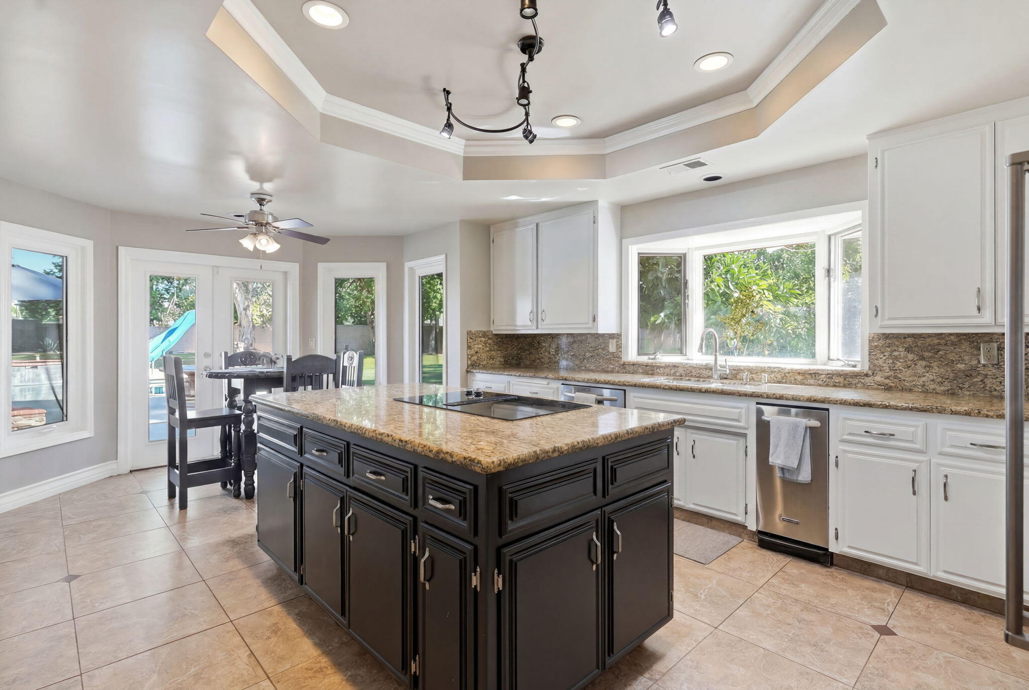 1912 Toulouse Ln, Bakersfield, CA 93311