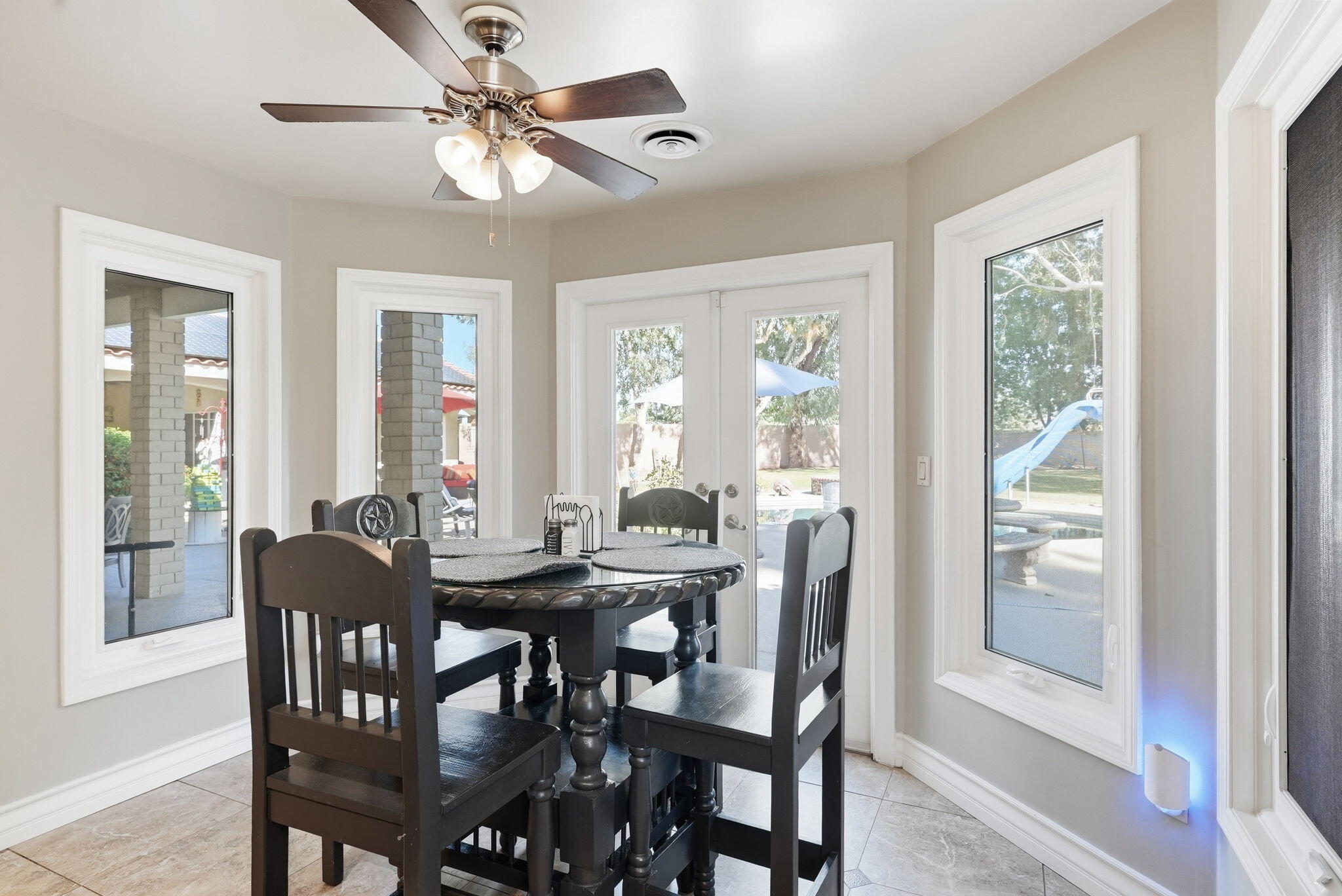 1912 Toulouse Ln, Bakersfield, CA 93311