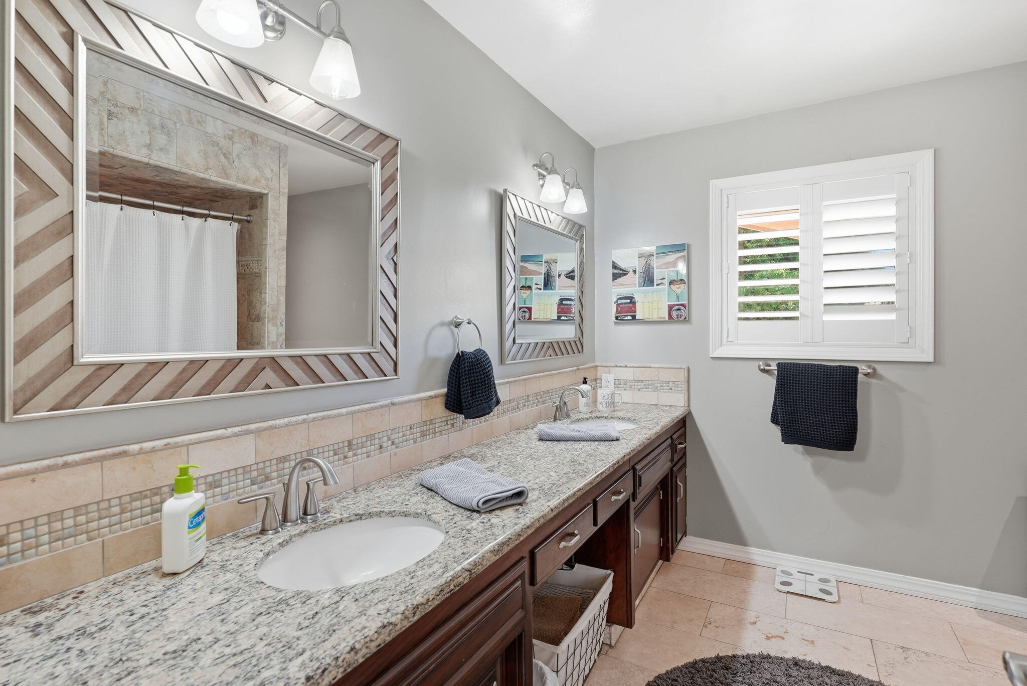 1912 Toulouse Ln, Bakersfield, CA 93311