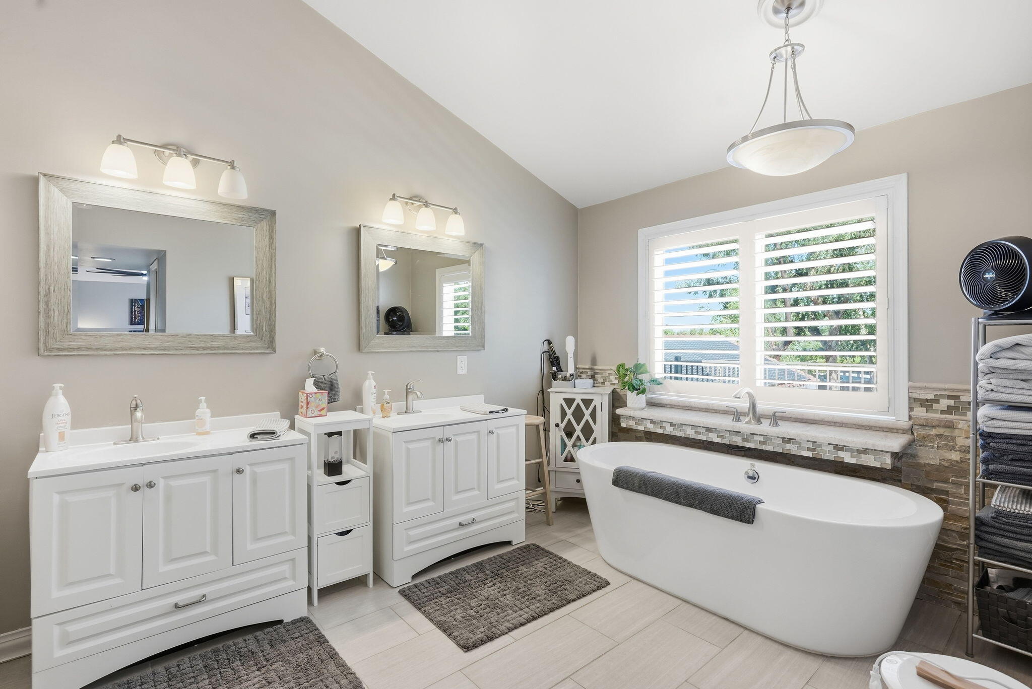 1912 Toulouse Ln, Bakersfield, CA 93311