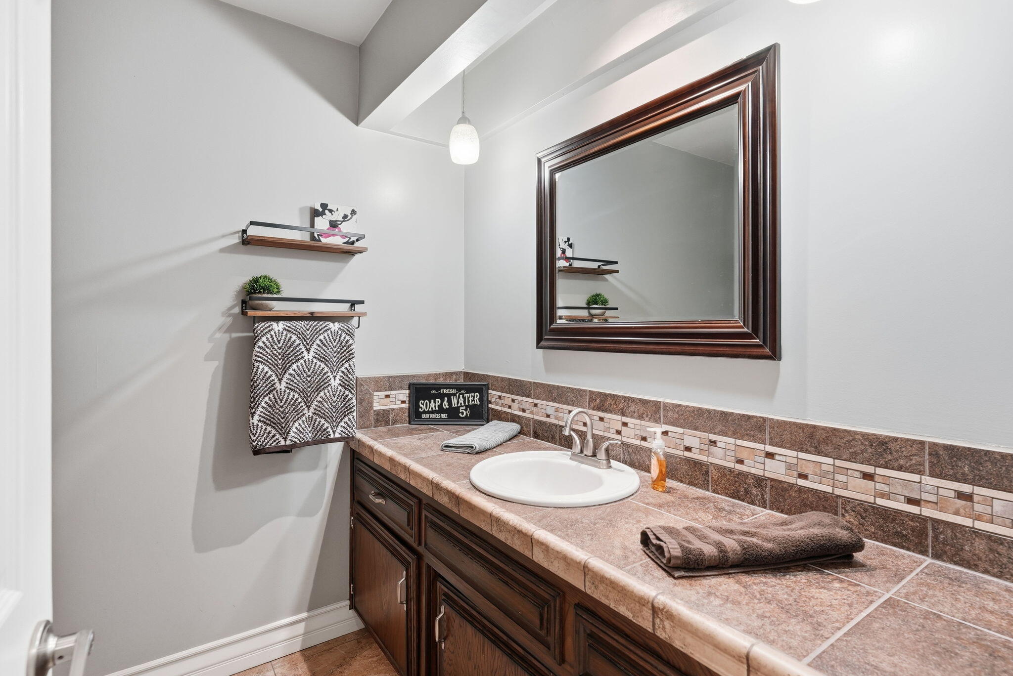 1912 Toulouse Ln, Bakersfield, CA 93311