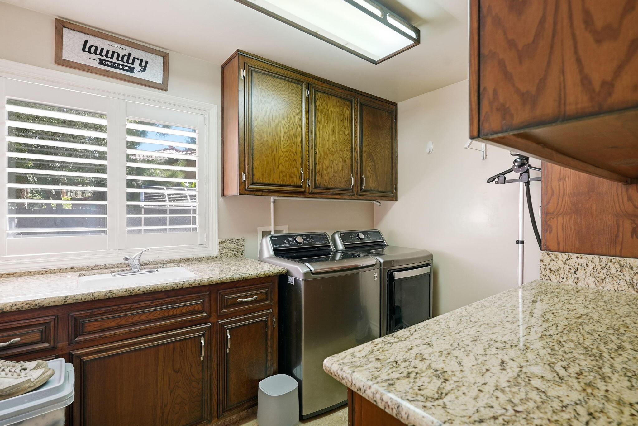1912 Toulouse Ln, Bakersfield, CA 93311