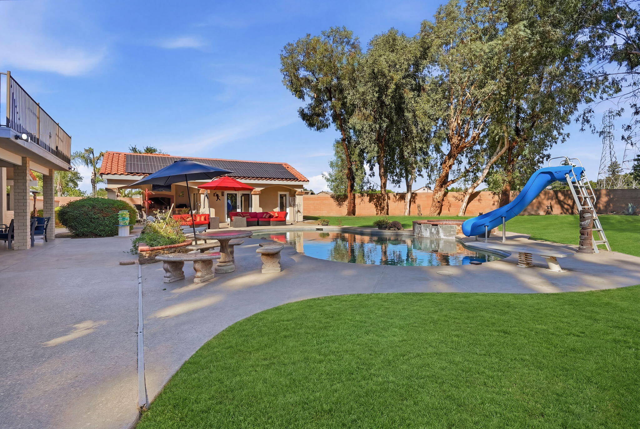 1912 Toulouse Ln, Bakersfield, CA 93311
