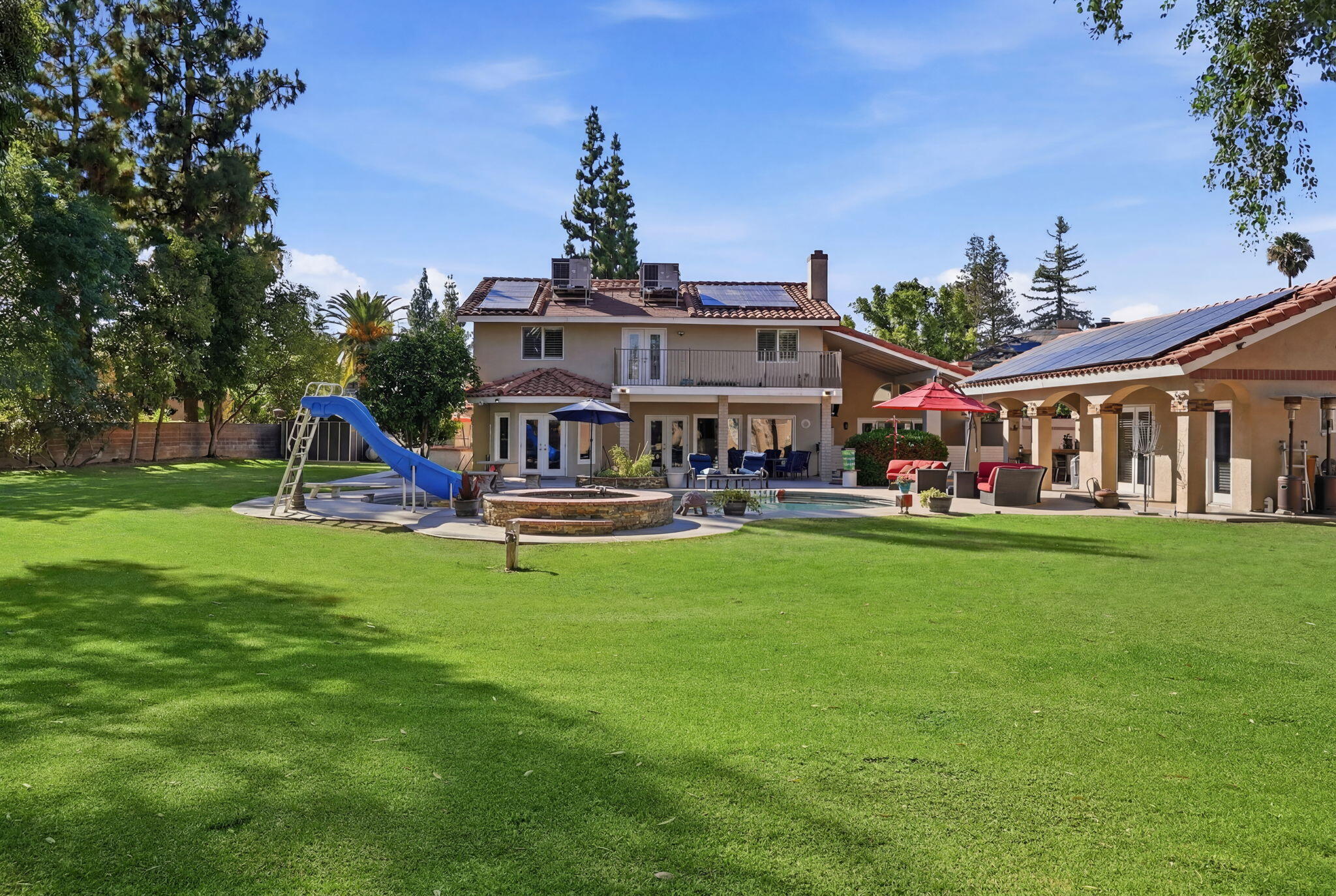 1912 Toulouse Ln, Bakersfield, CA 93311