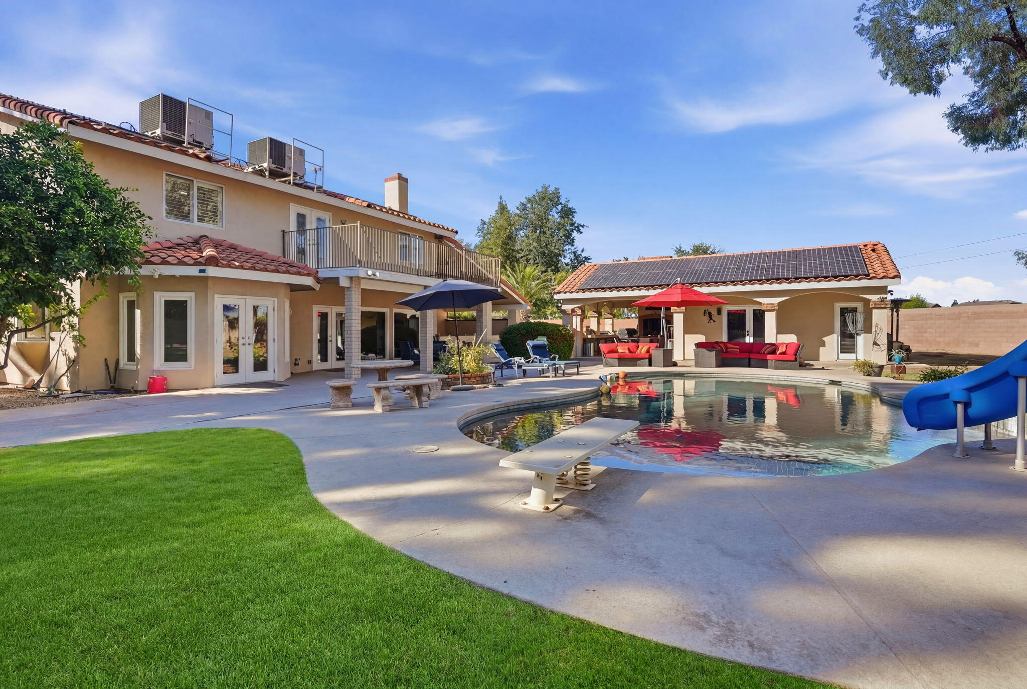 1912 Toulouse Ln, Bakersfield, CA 93311