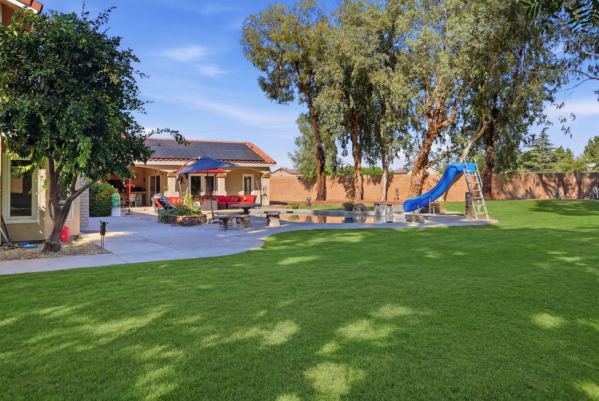1912 Toulouse Ln, Bakersfield, CA 93311