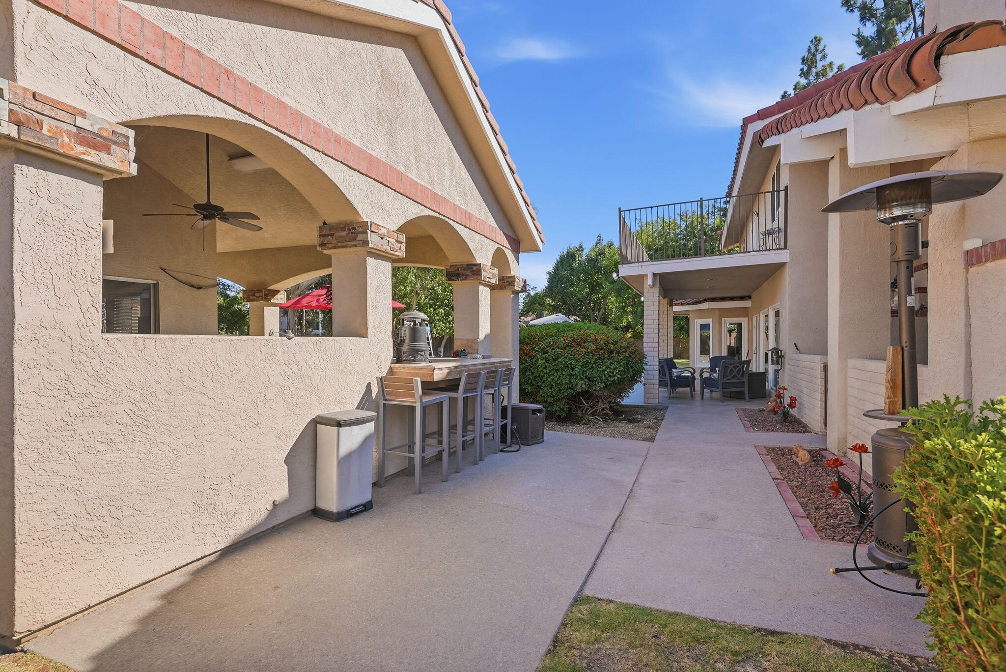 1912 Toulouse Ln, Bakersfield, CA 93311