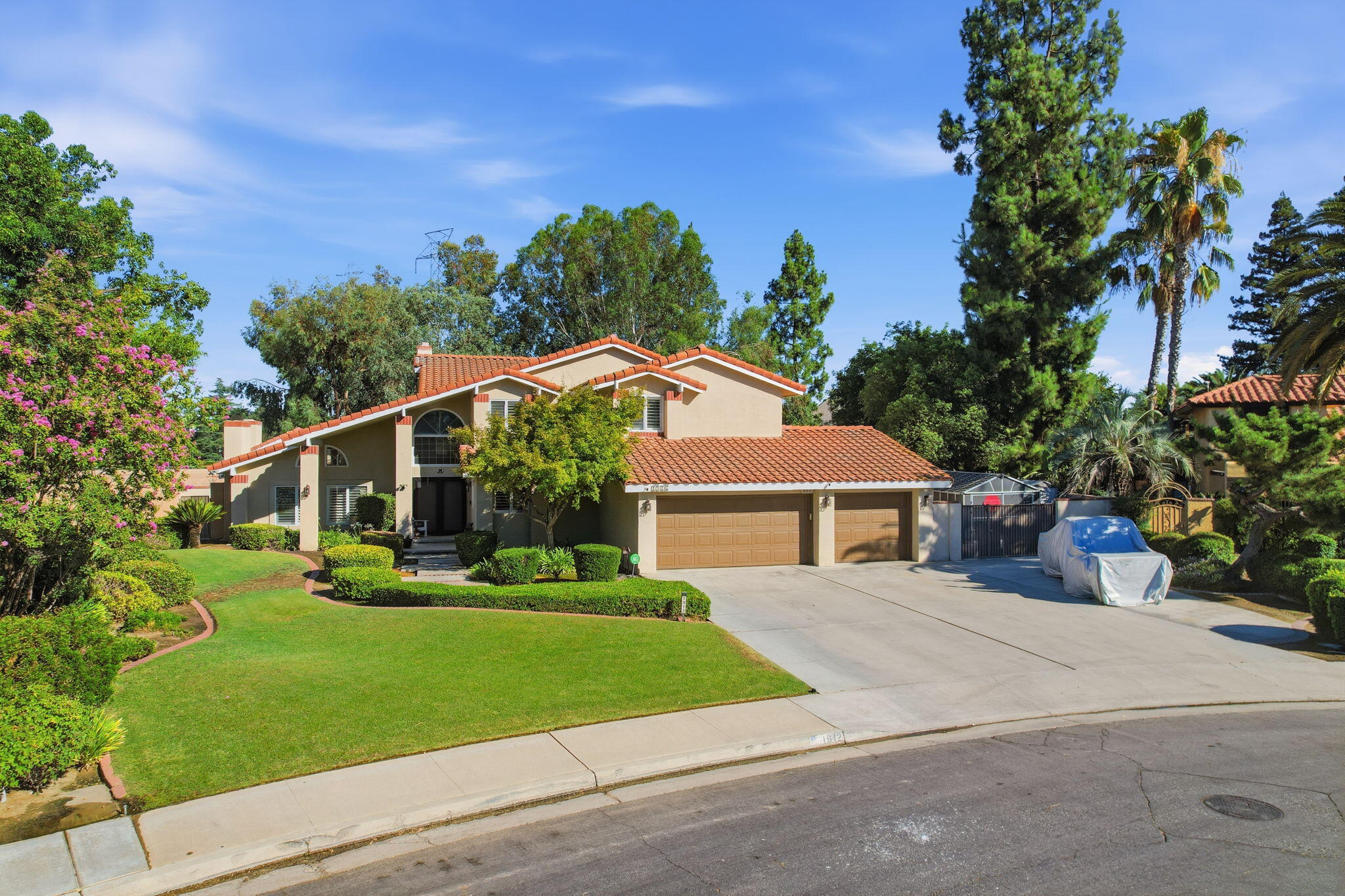 1912 Toulouse Ln, Bakersfield, CA 93311