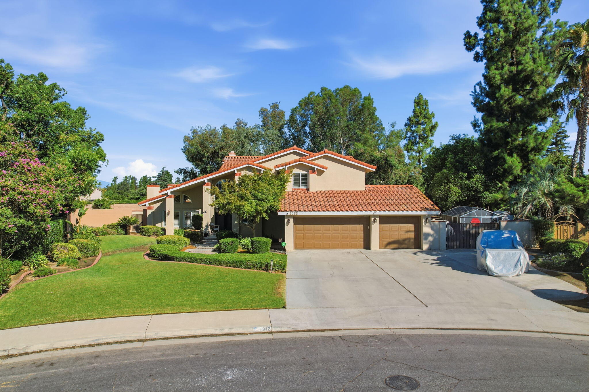1912 Toulouse Ln, Bakersfield, CA 93311