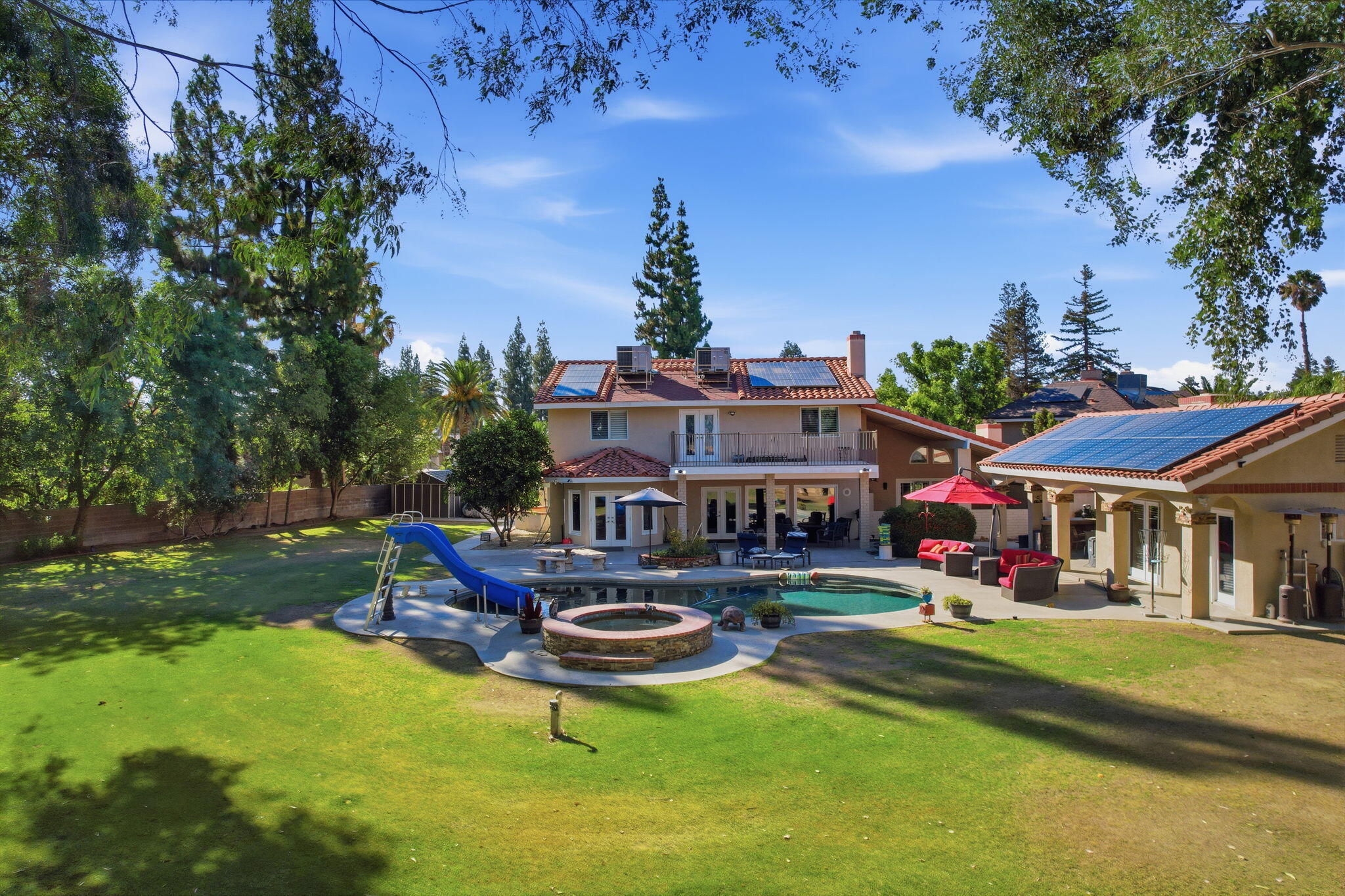 1912 Toulouse Ln, Bakersfield, CA 93311