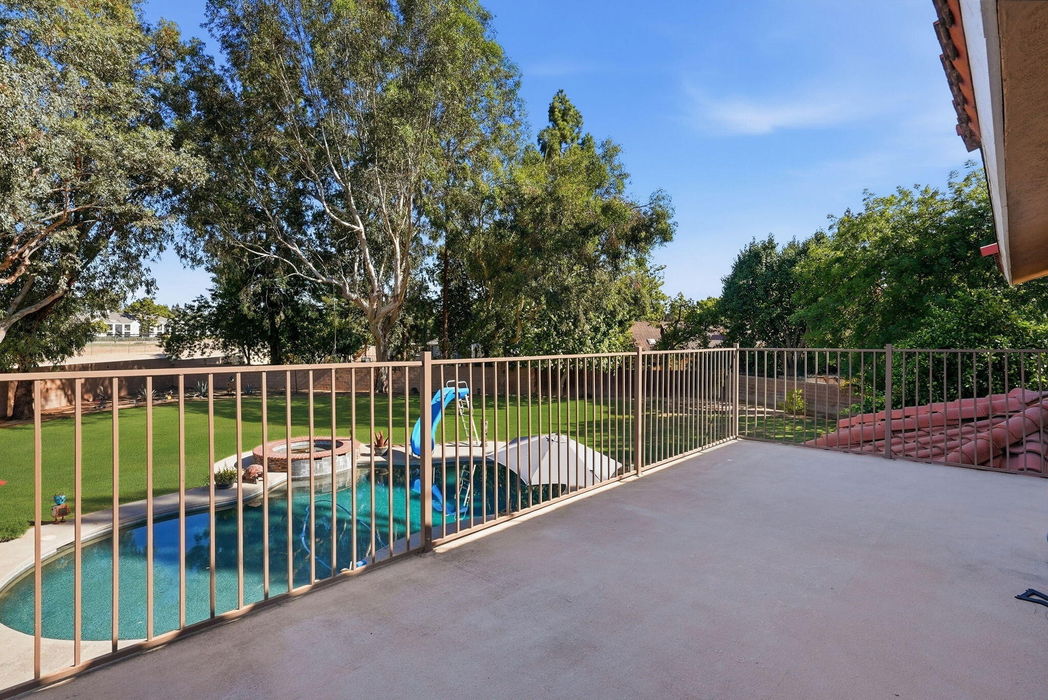 1912 Toulouse Ln, Bakersfield, CA 93311