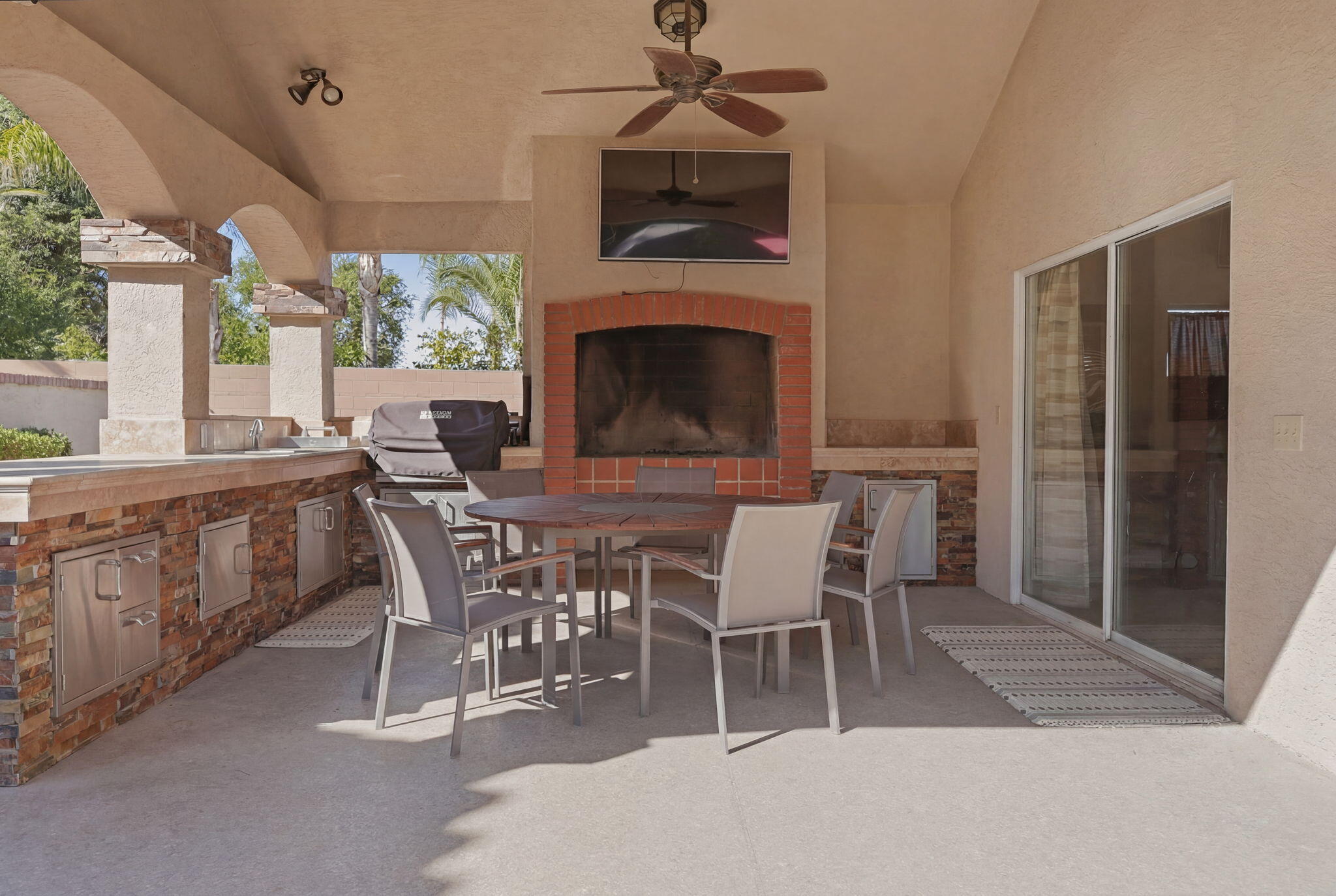 1912 Toulouse Ln, Bakersfield, CA 93311