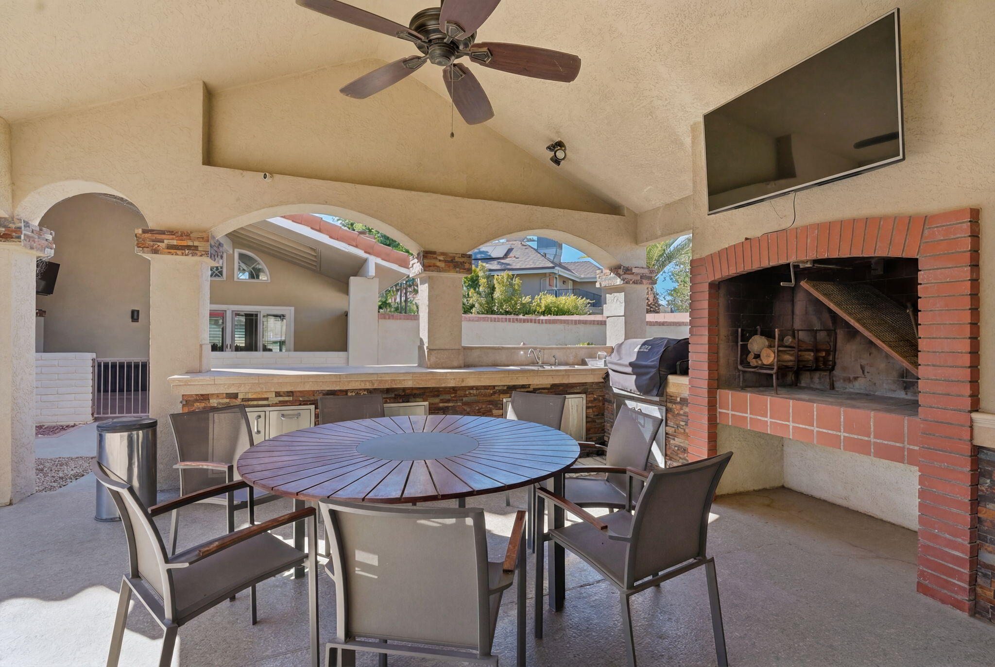 1912 Toulouse Ln, Bakersfield, CA 93311