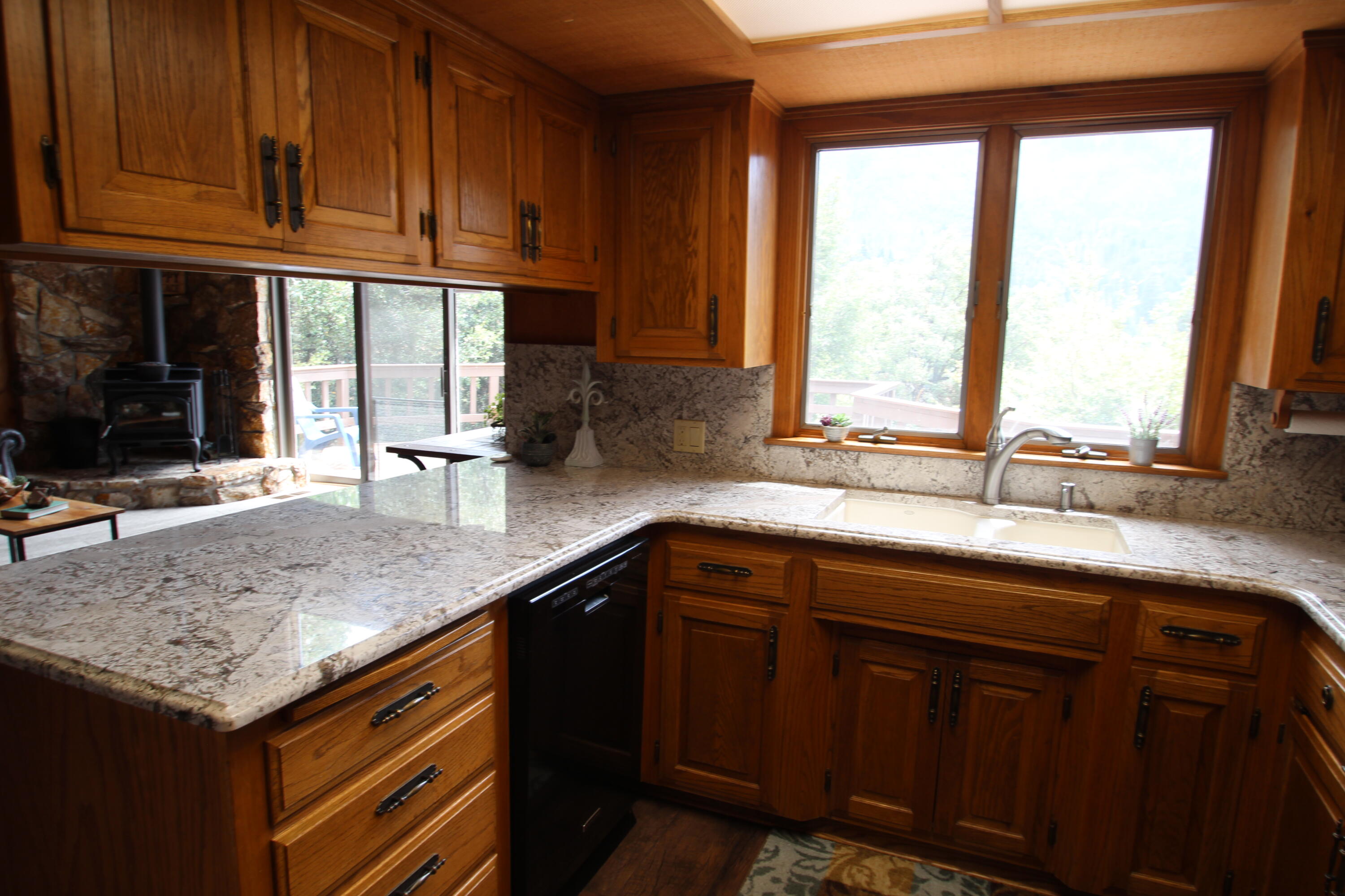 1537 James Dr, Springville, CA 93265