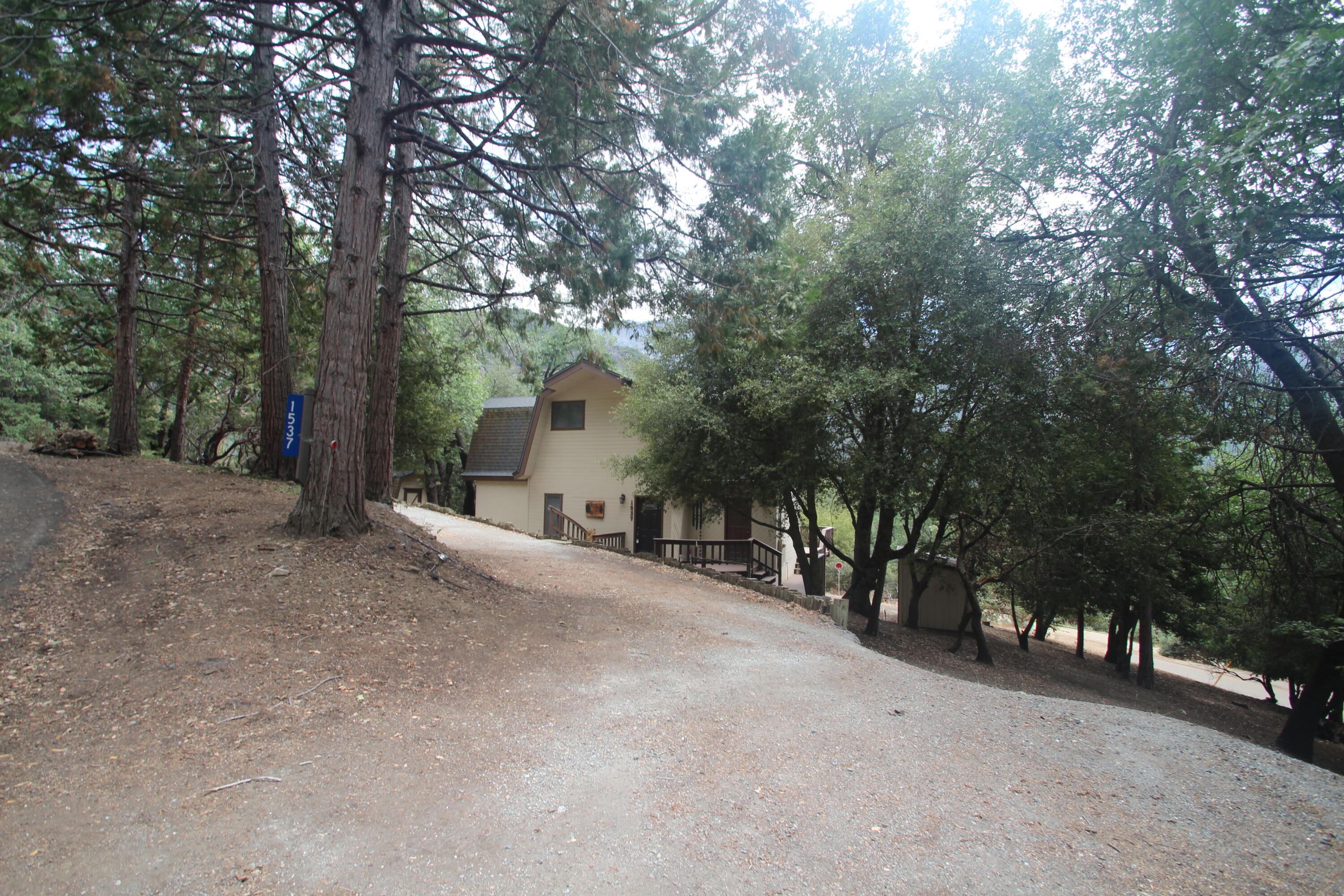 1537 James Dr, Springville, CA 93265