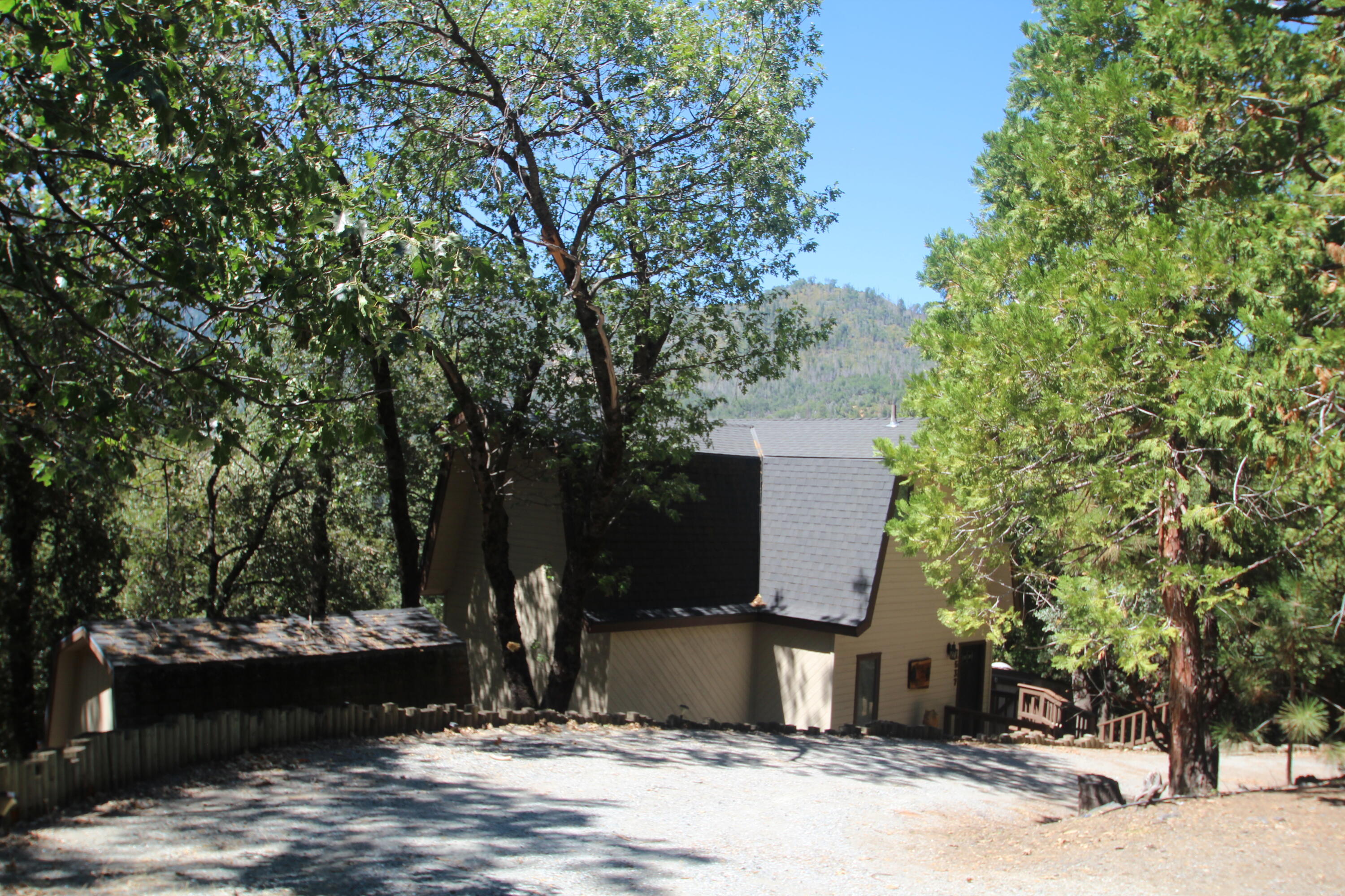 1537 James Dr, Springville, CA 93265