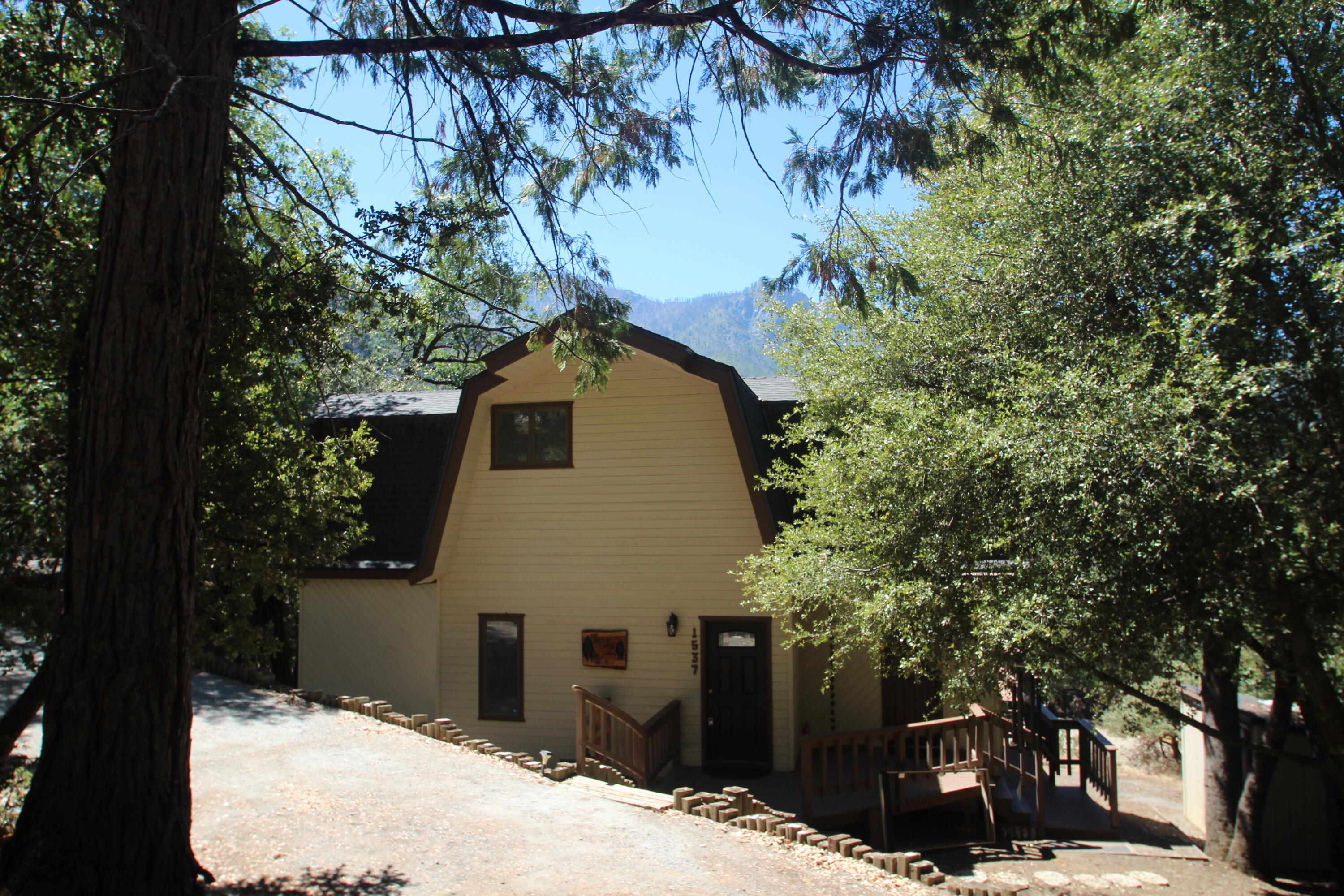 1537 James Dr, Springville, CA 93265
