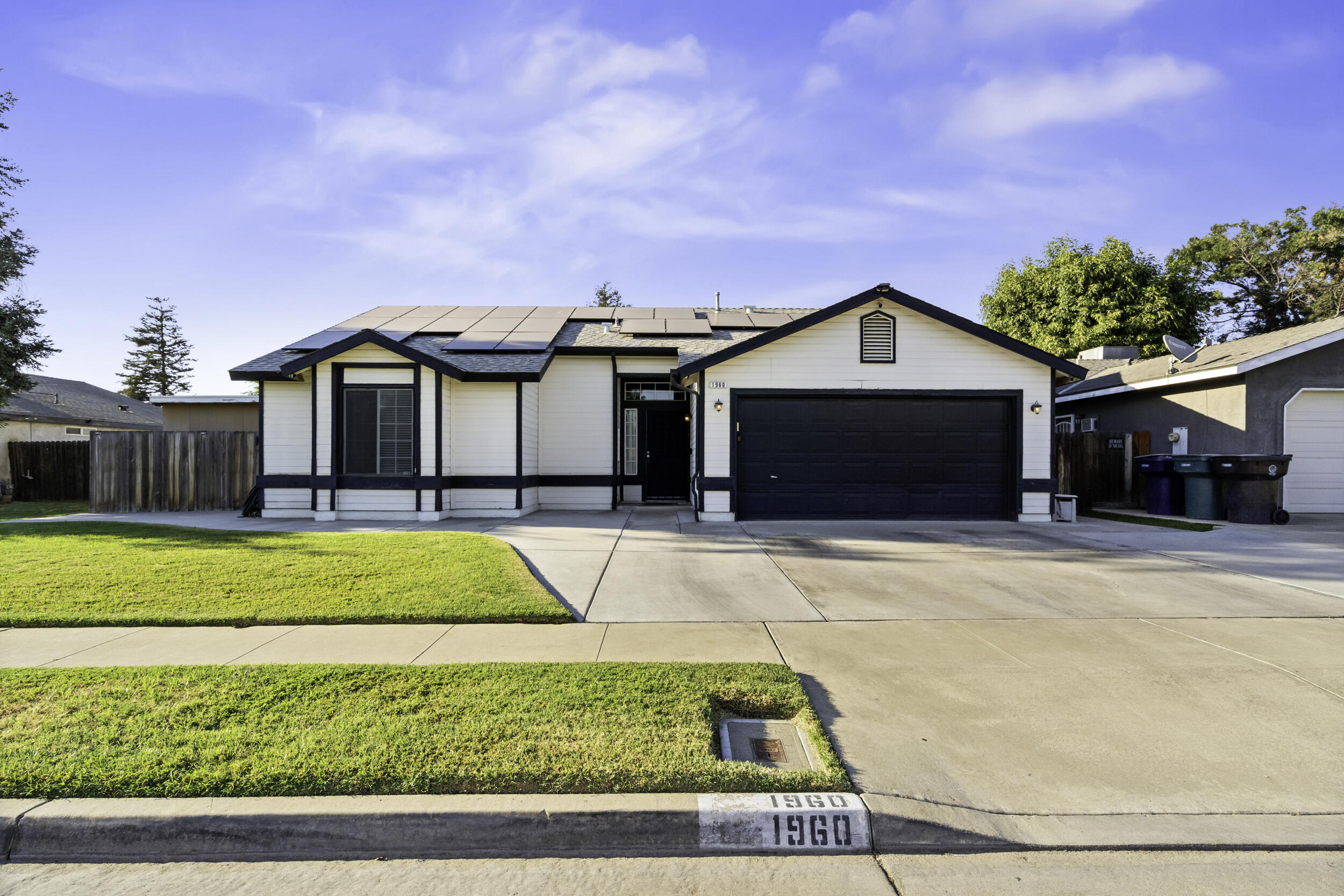 1960 W Merritt Ave, Tulare, CA 93274