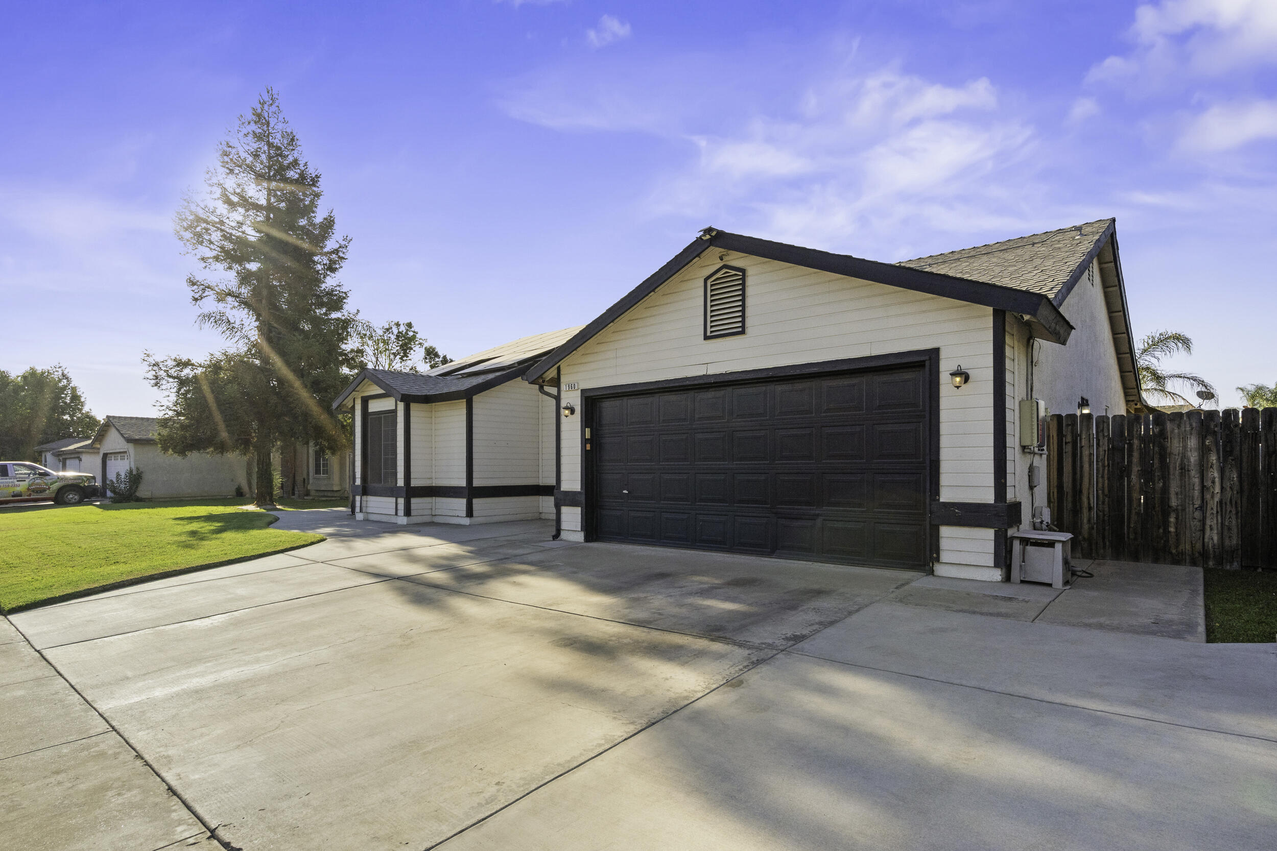 1960 W Merritt Ave, Tulare, CA 93274