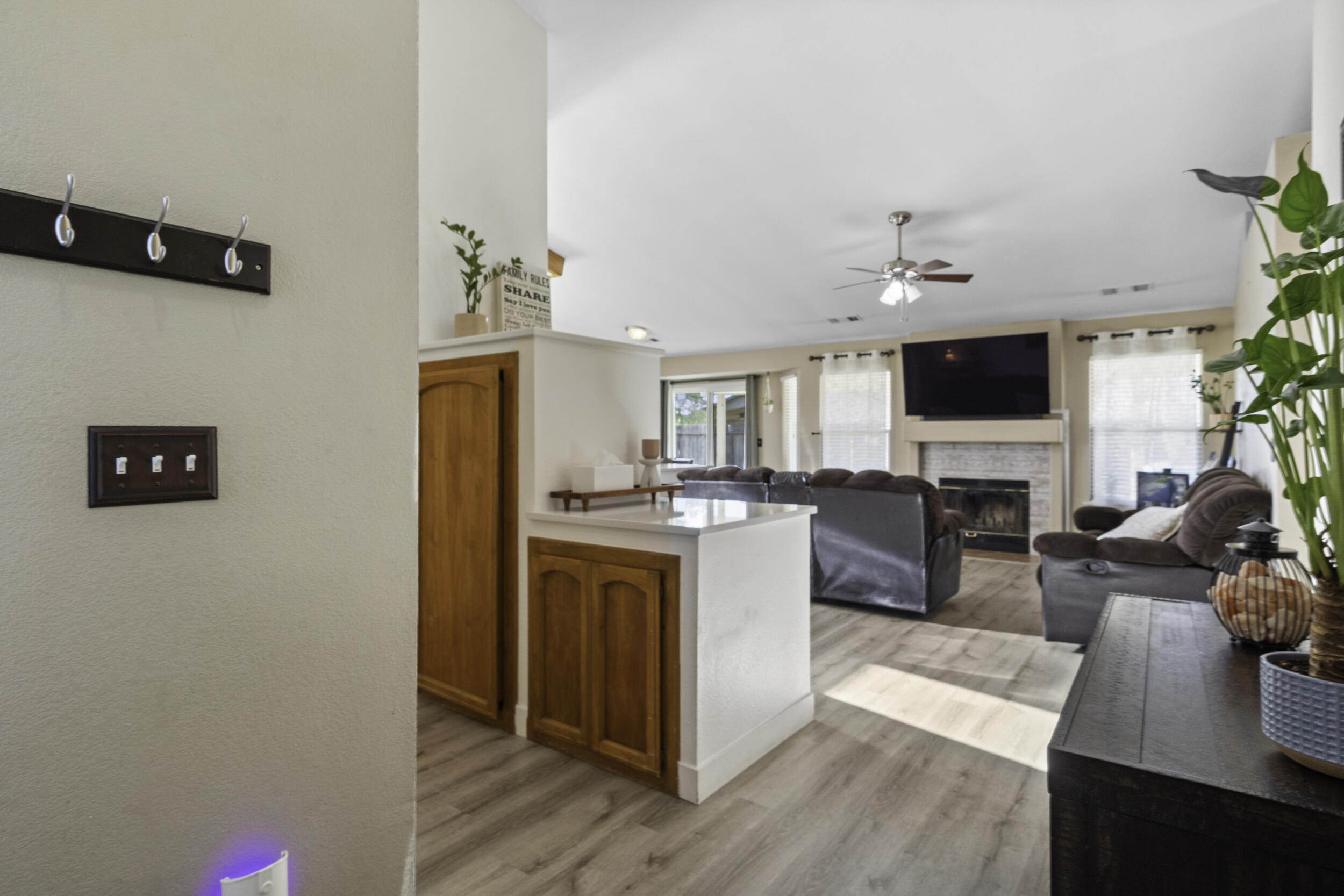 1960 W Merritt Ave, Tulare, CA 93274
