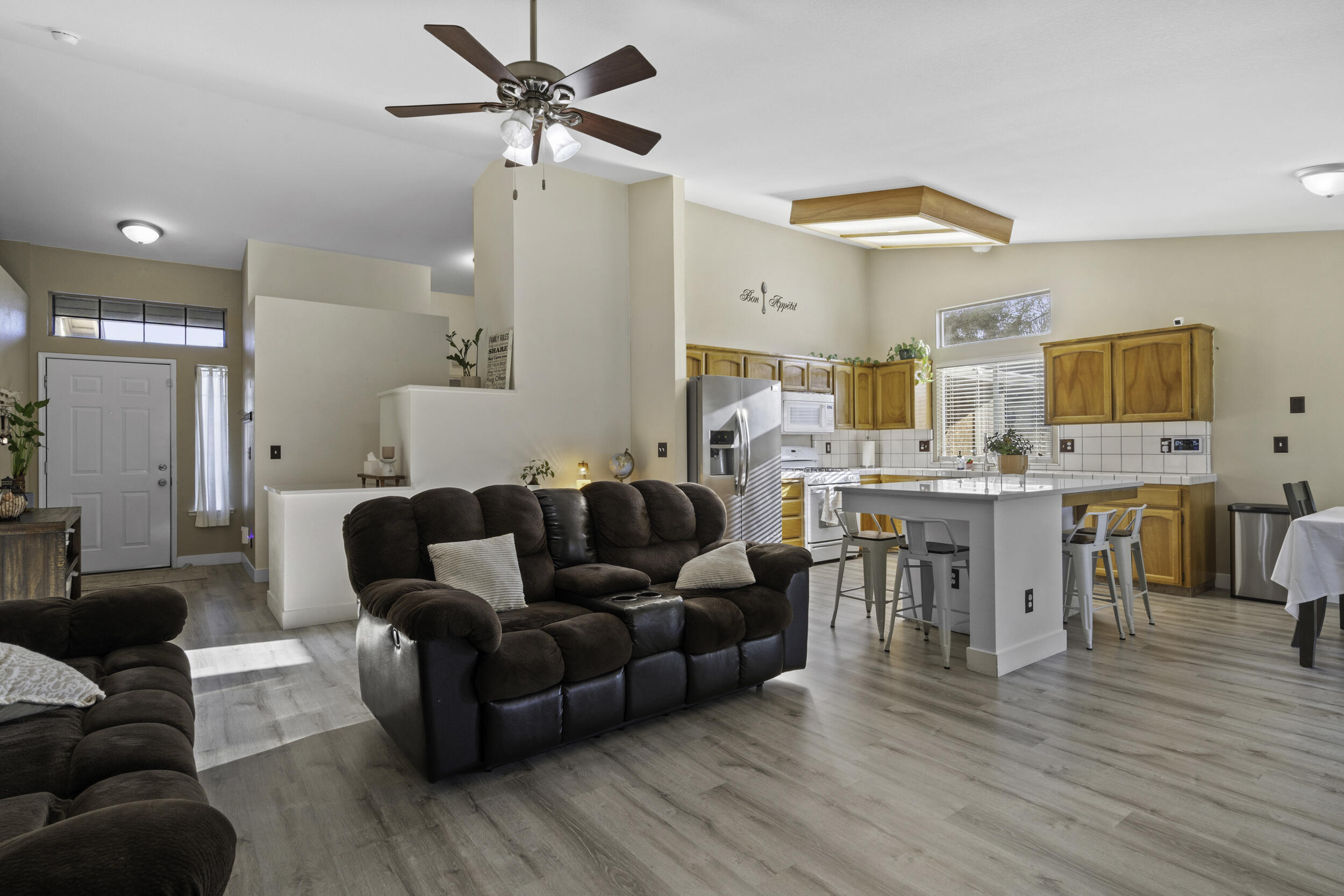 1960 W Merritt Ave, Tulare, CA 93274