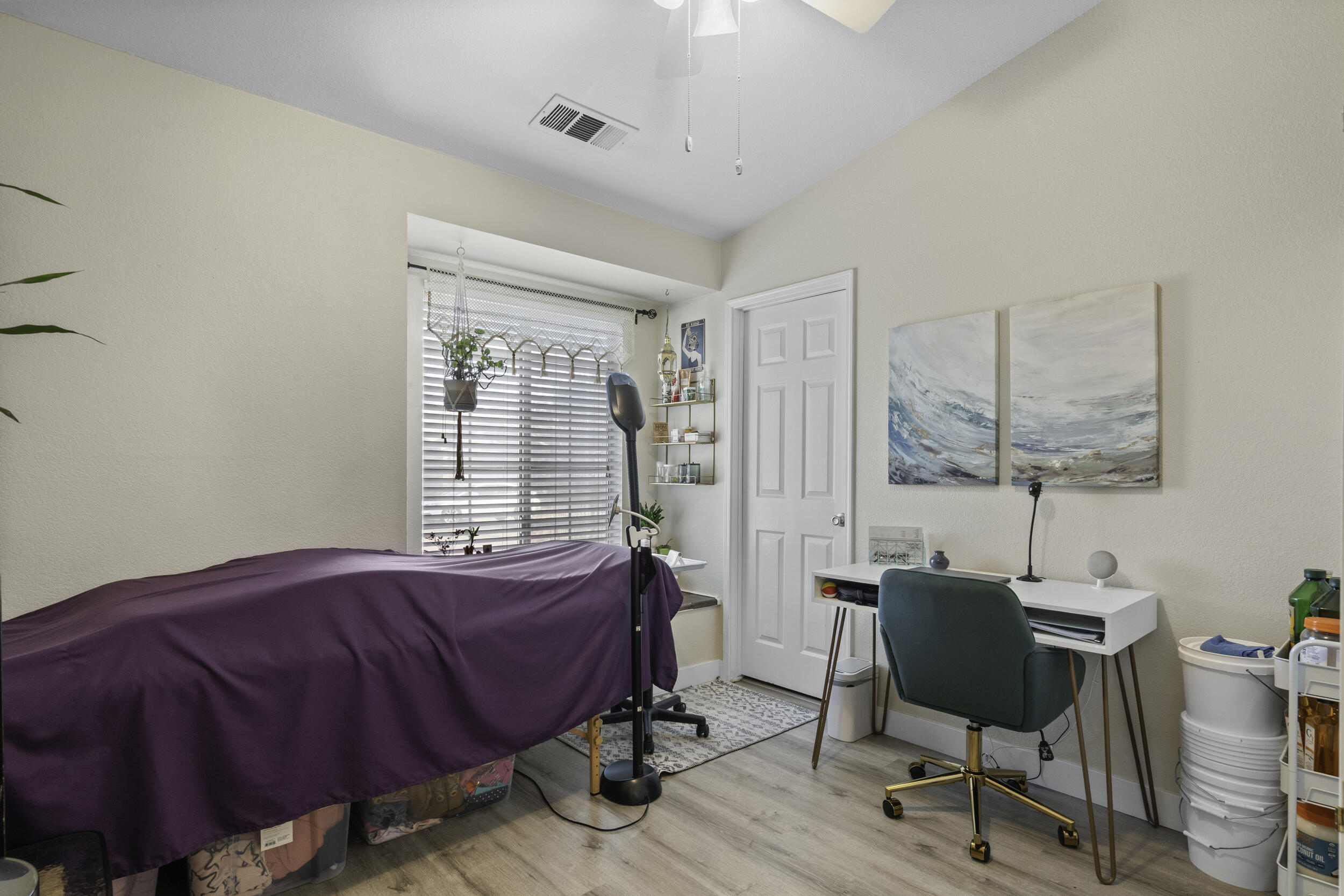 1960 W Merritt Ave, Tulare, CA 93274