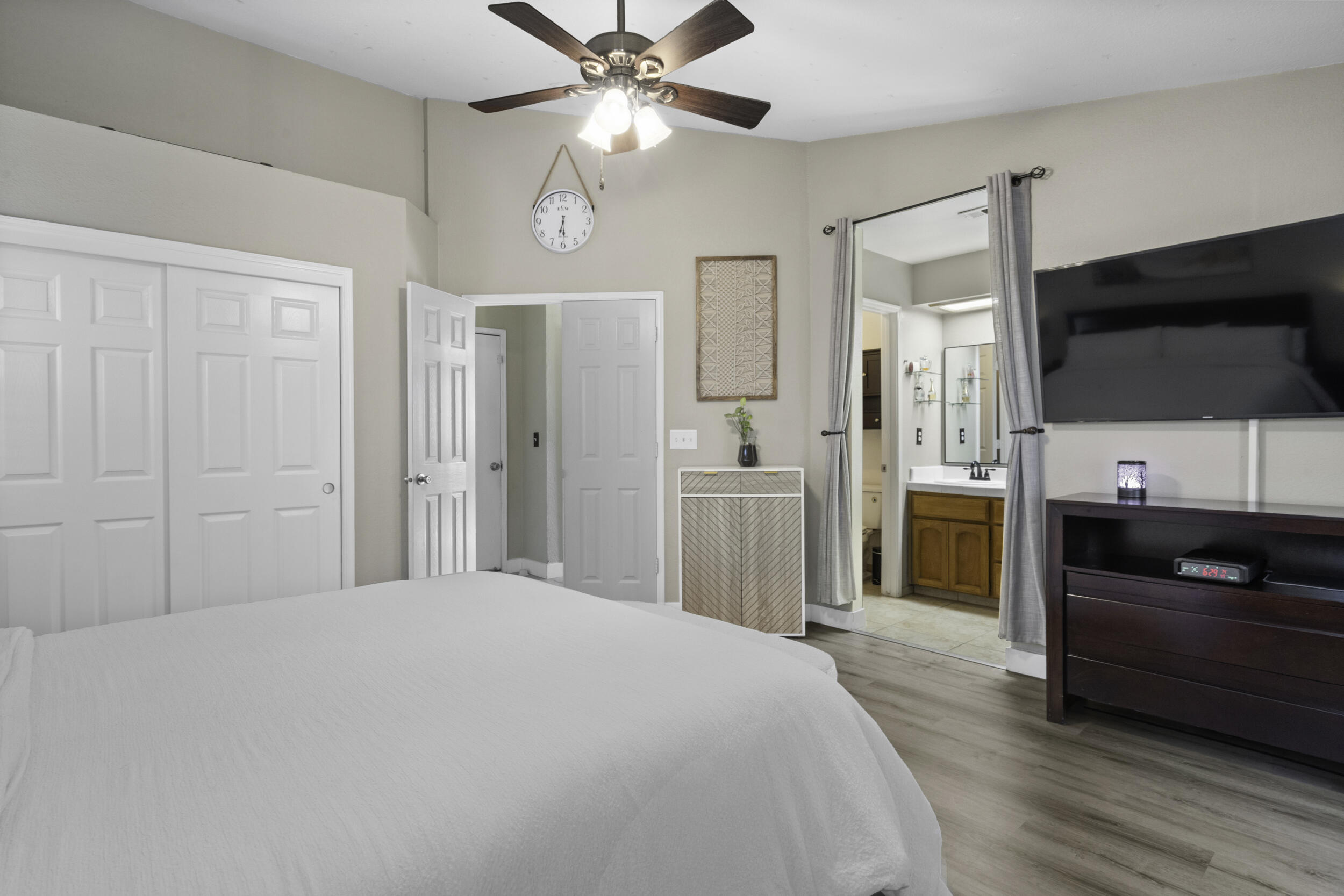 1960 W Merritt Ave, Tulare, CA 93274