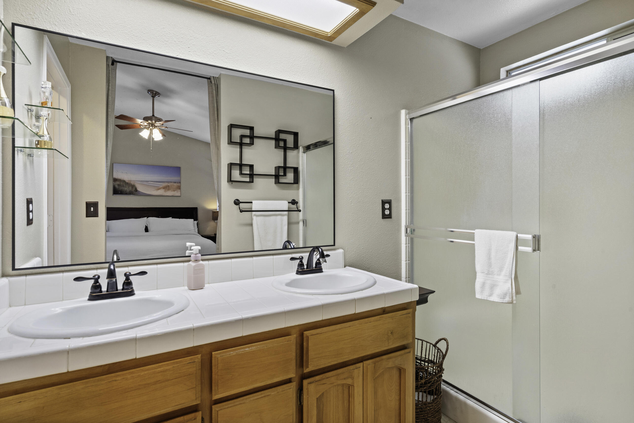 1960 W Merritt Ave, Tulare, CA 93274