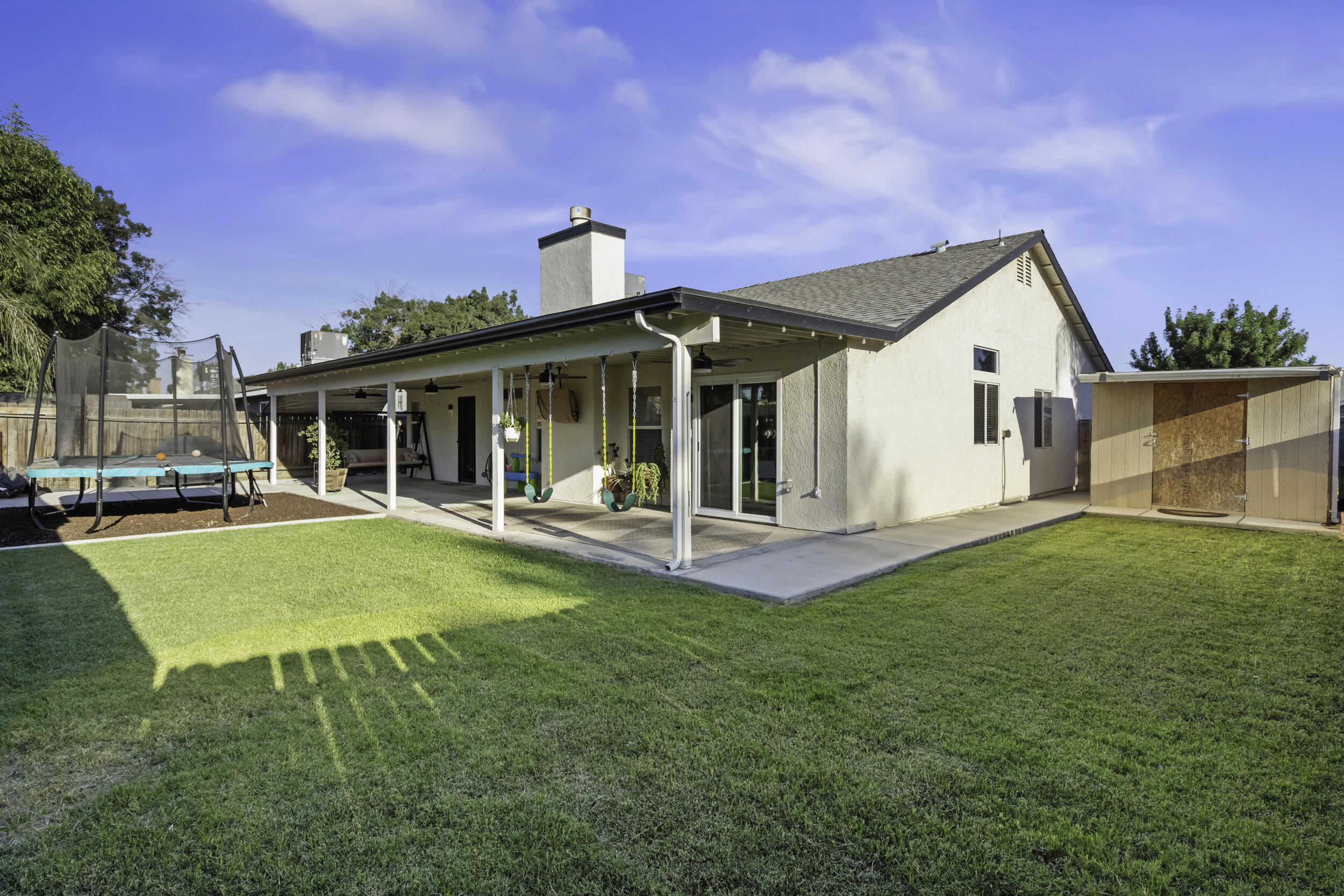 1960 W Merritt Ave, Tulare, CA 93274