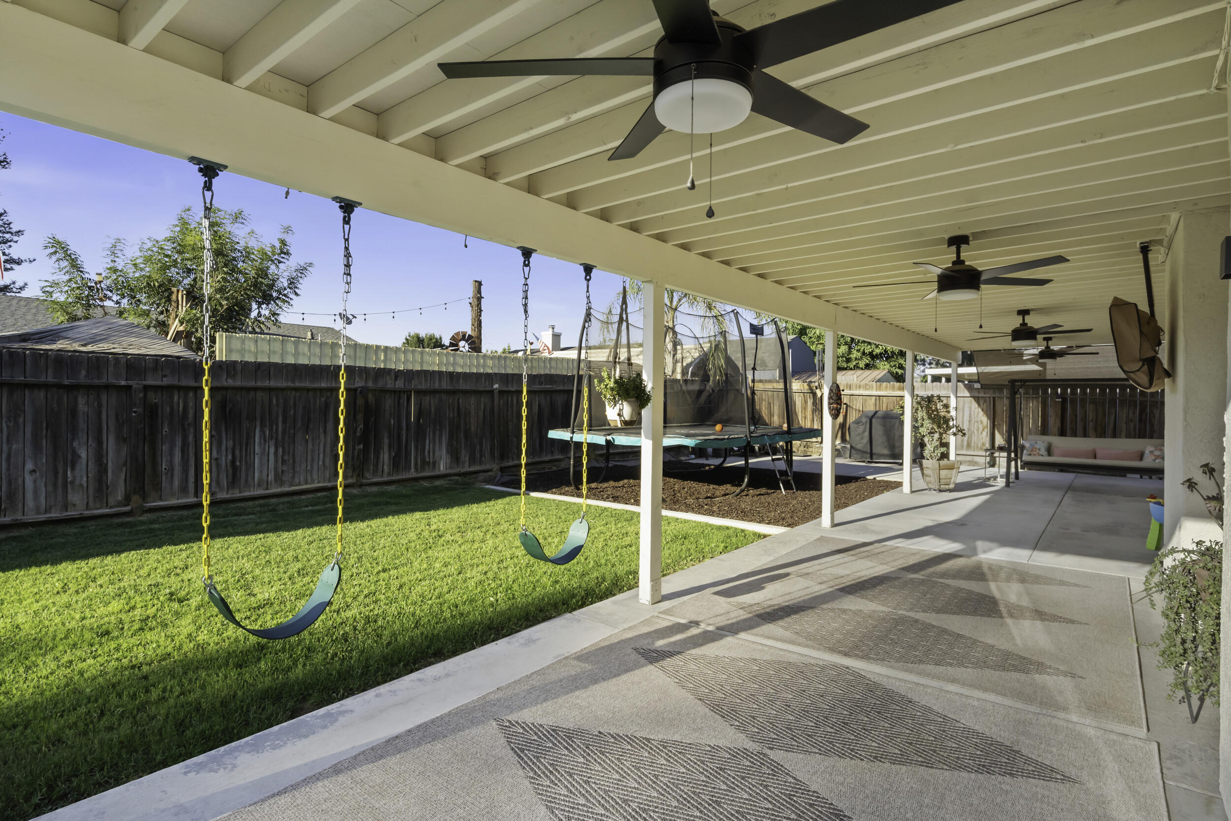 1960 W Merritt Ave, Tulare, CA 93274