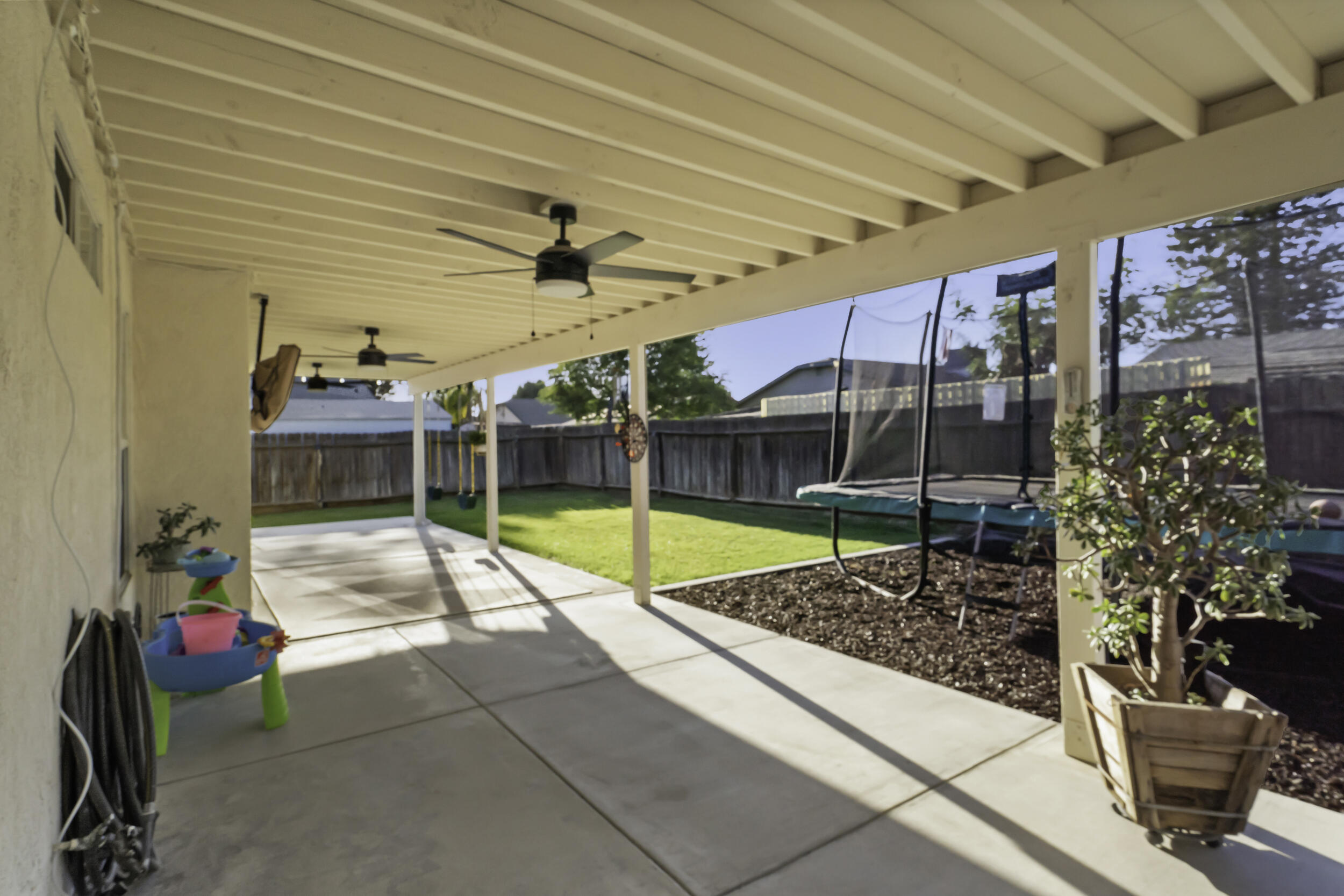 1960 W Merritt Ave, Tulare, CA 93274