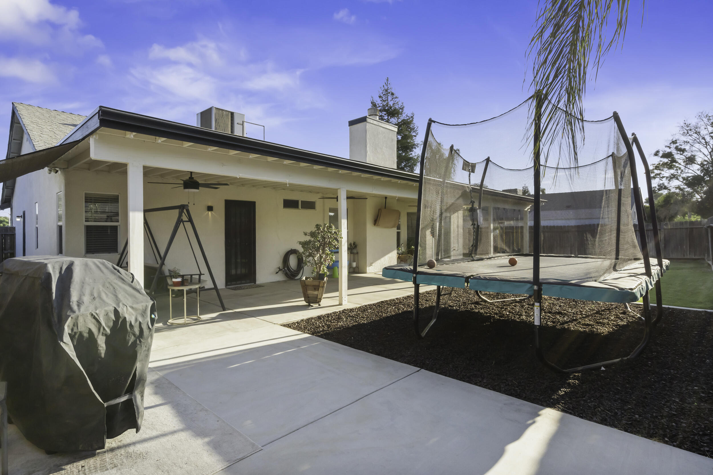 1960 W Merritt Ave, Tulare, CA 93274