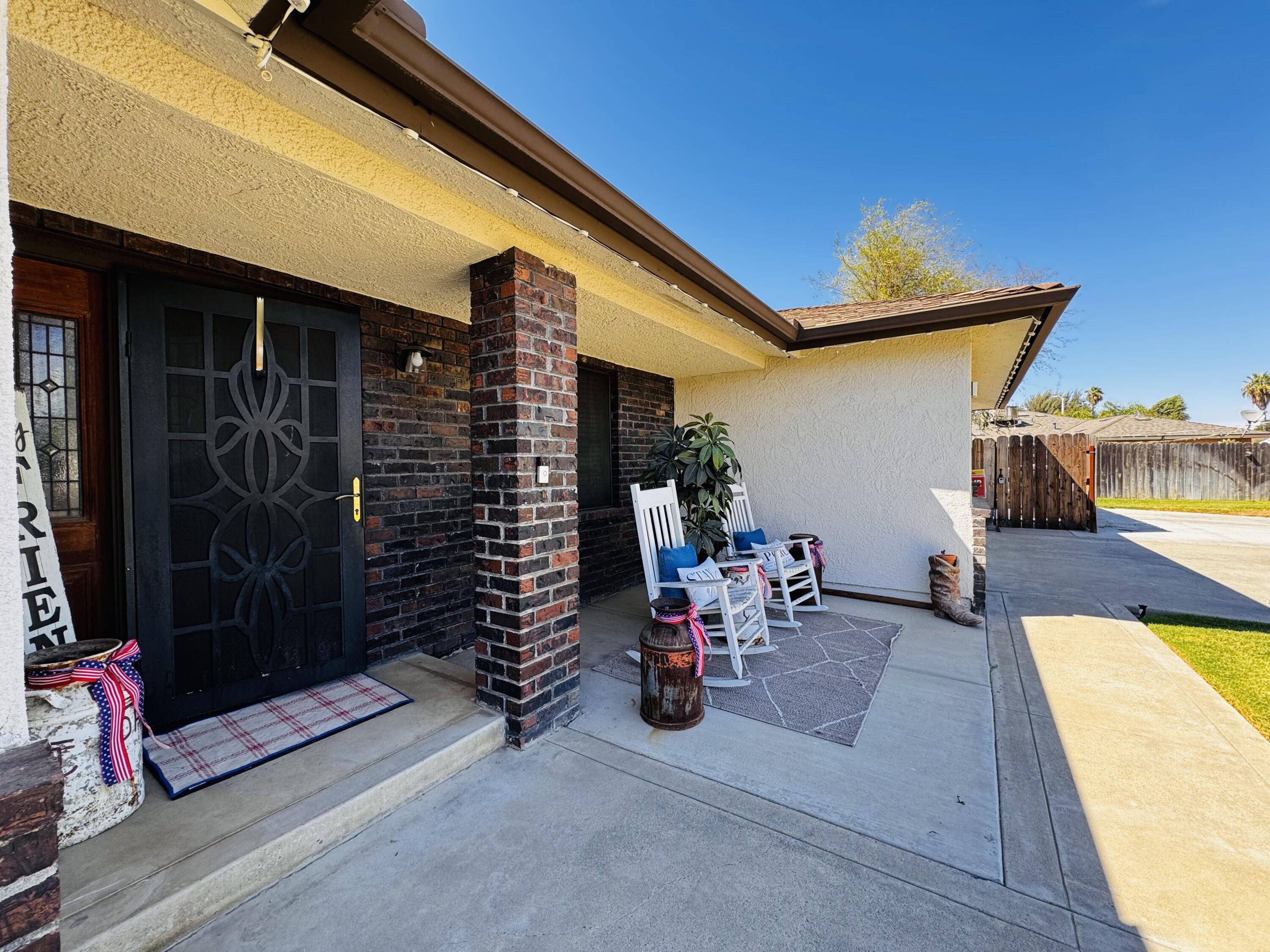 2560 Chestnut St, Hanford, CA 93230