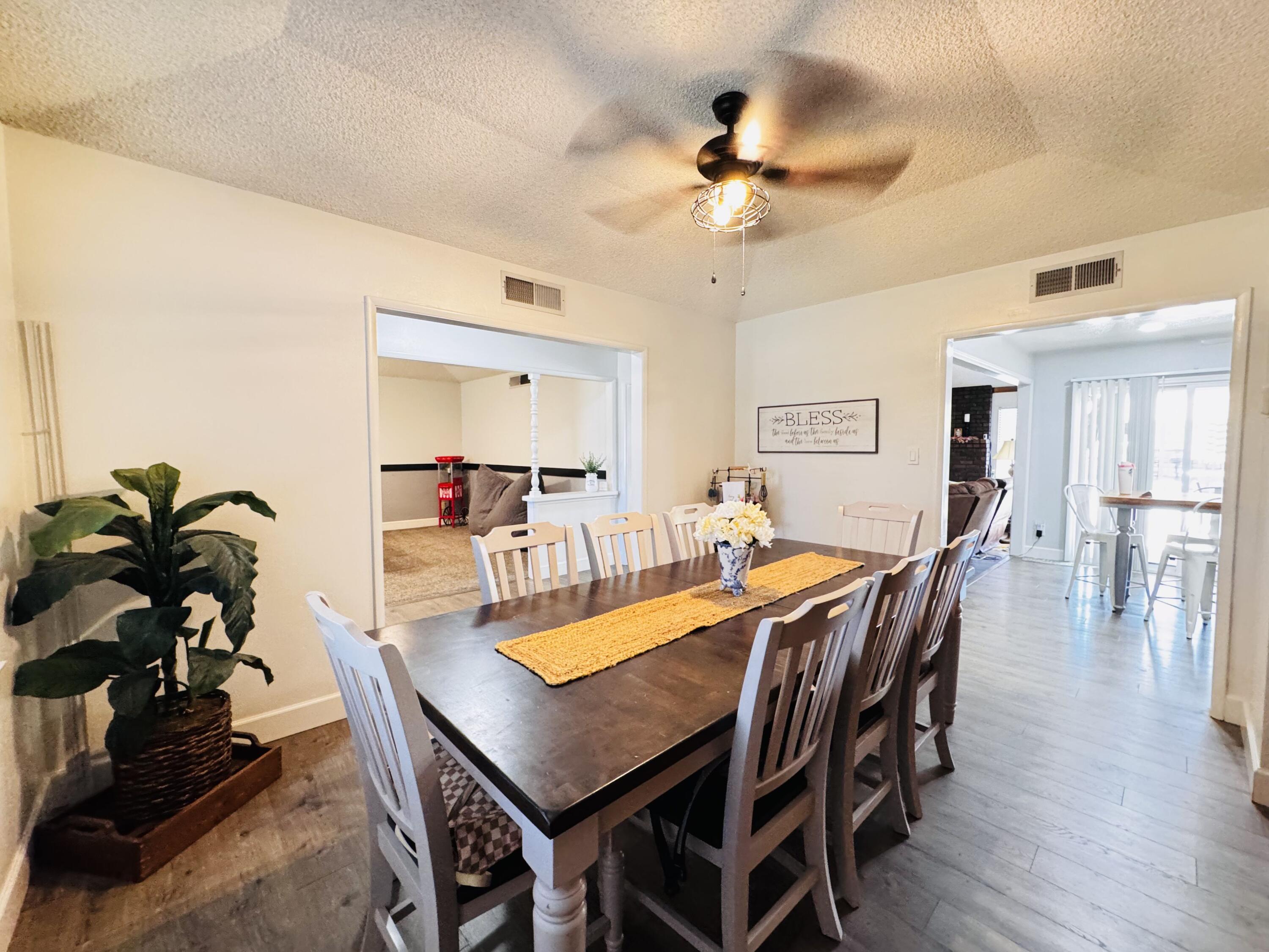 2560 Chestnut St, Hanford, CA 93230