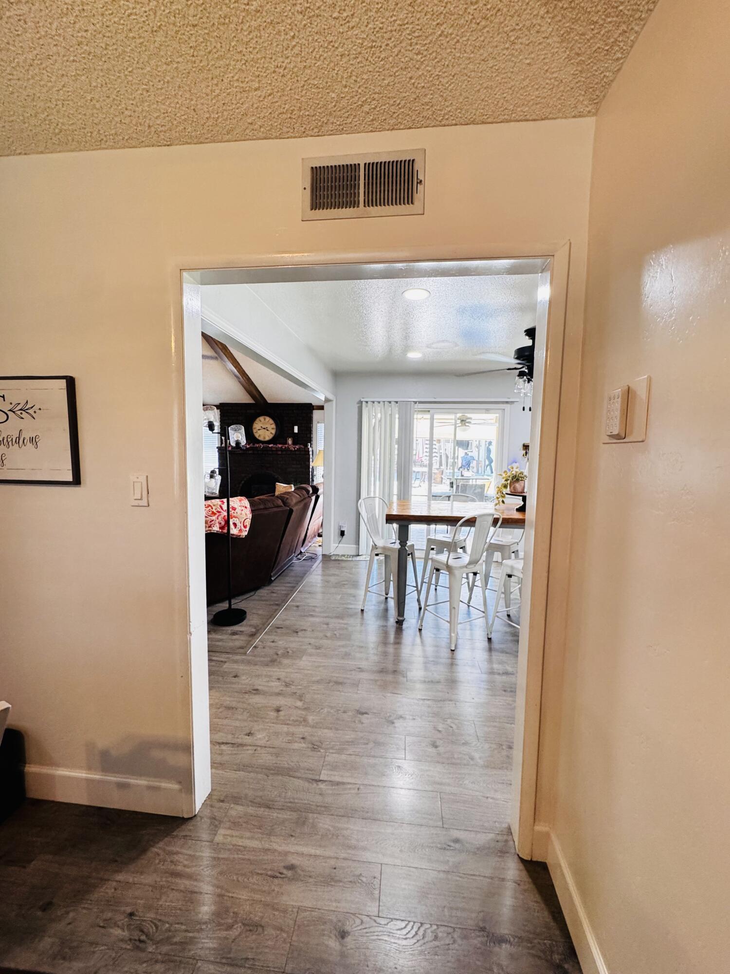 2560 Chestnut St, Hanford, CA 93230