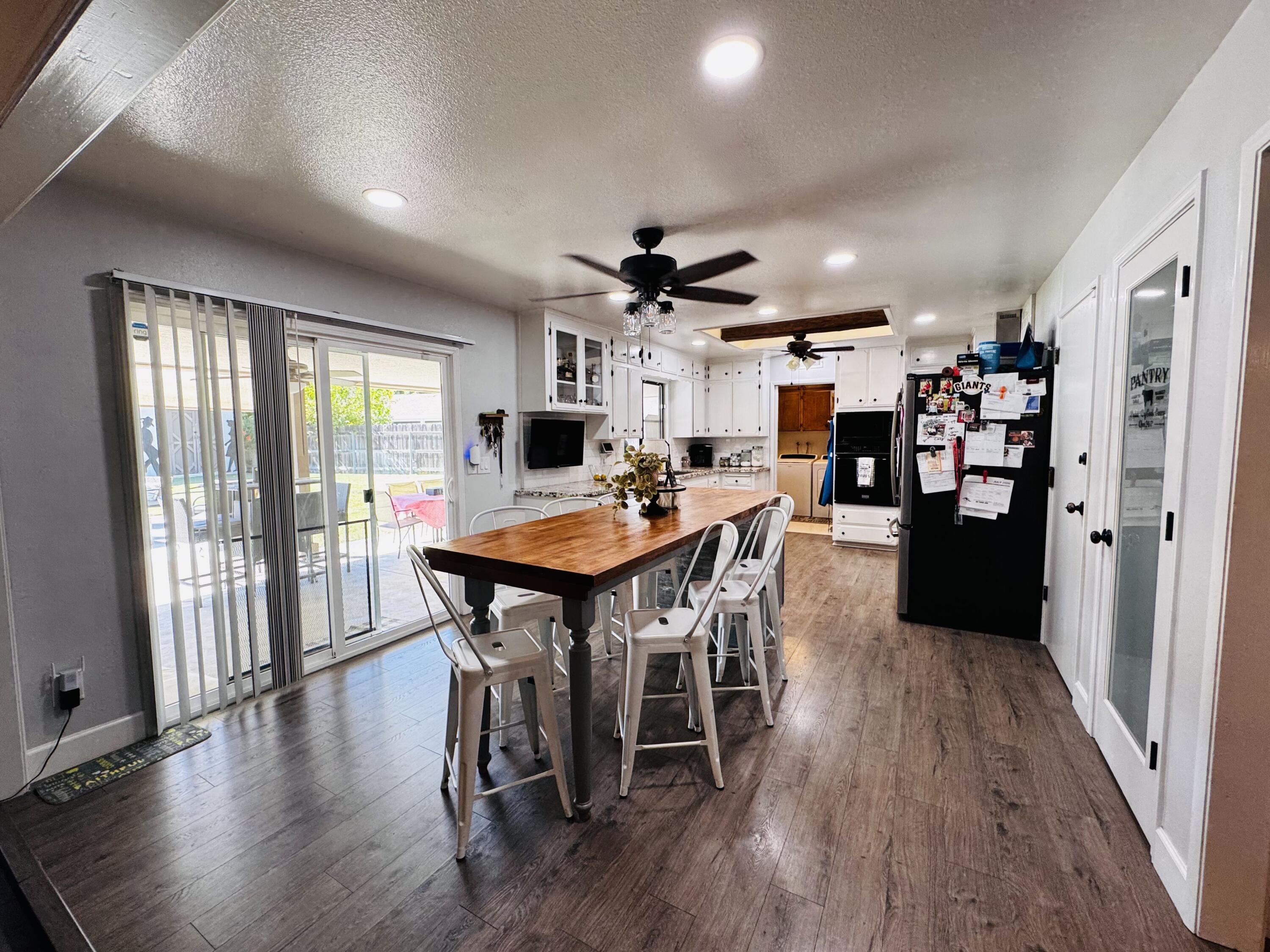 2560 Chestnut St, Hanford, CA 93230