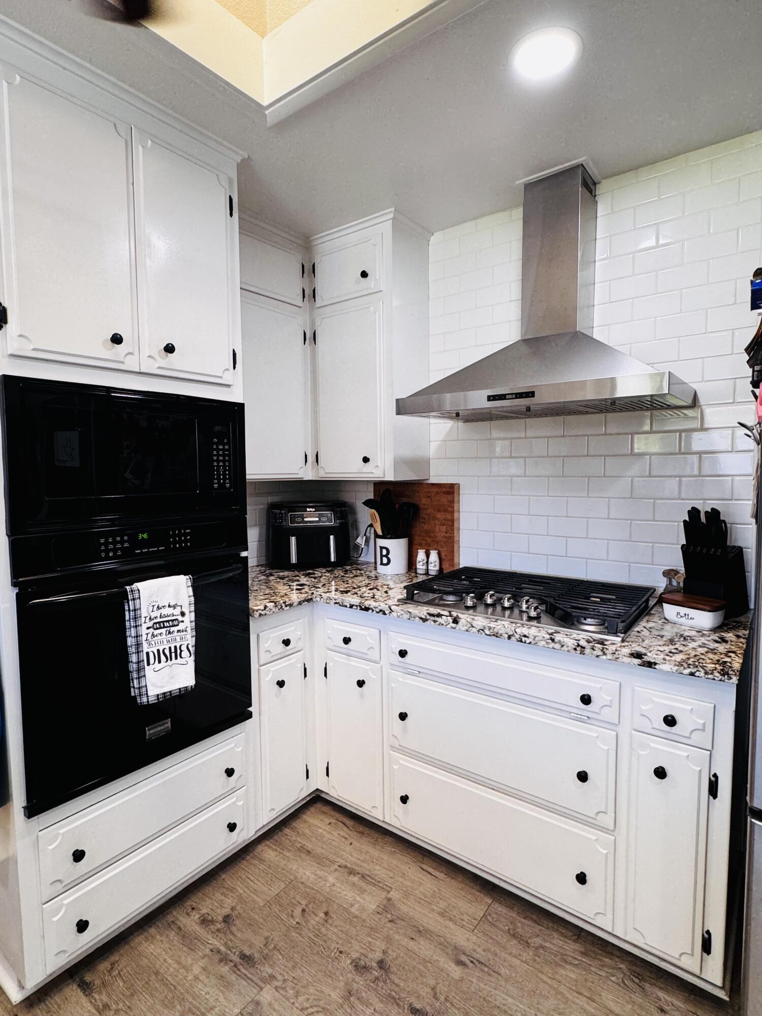 2560 Chestnut St, Hanford, CA 93230