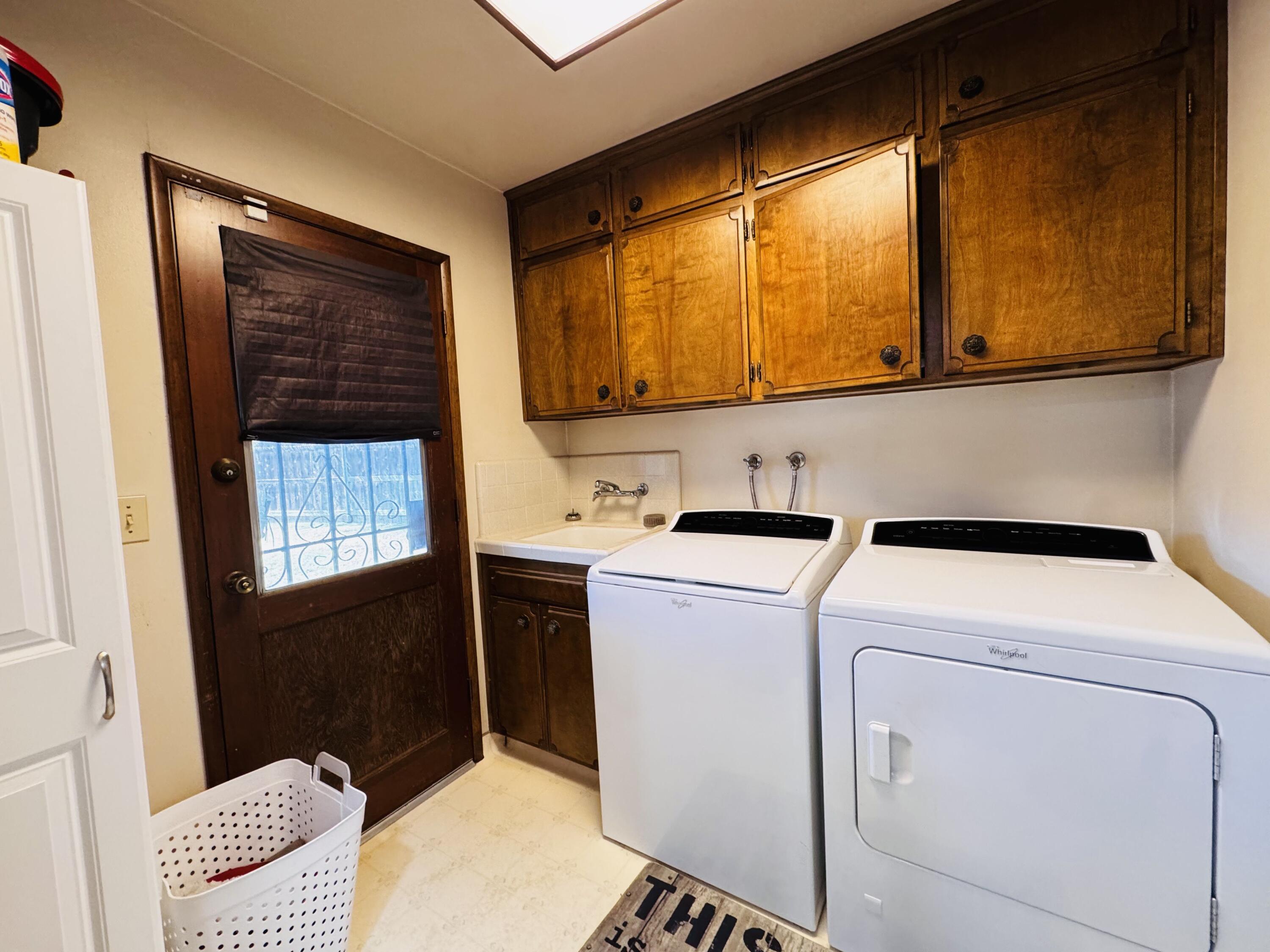 2560 Chestnut St, Hanford, CA 93230