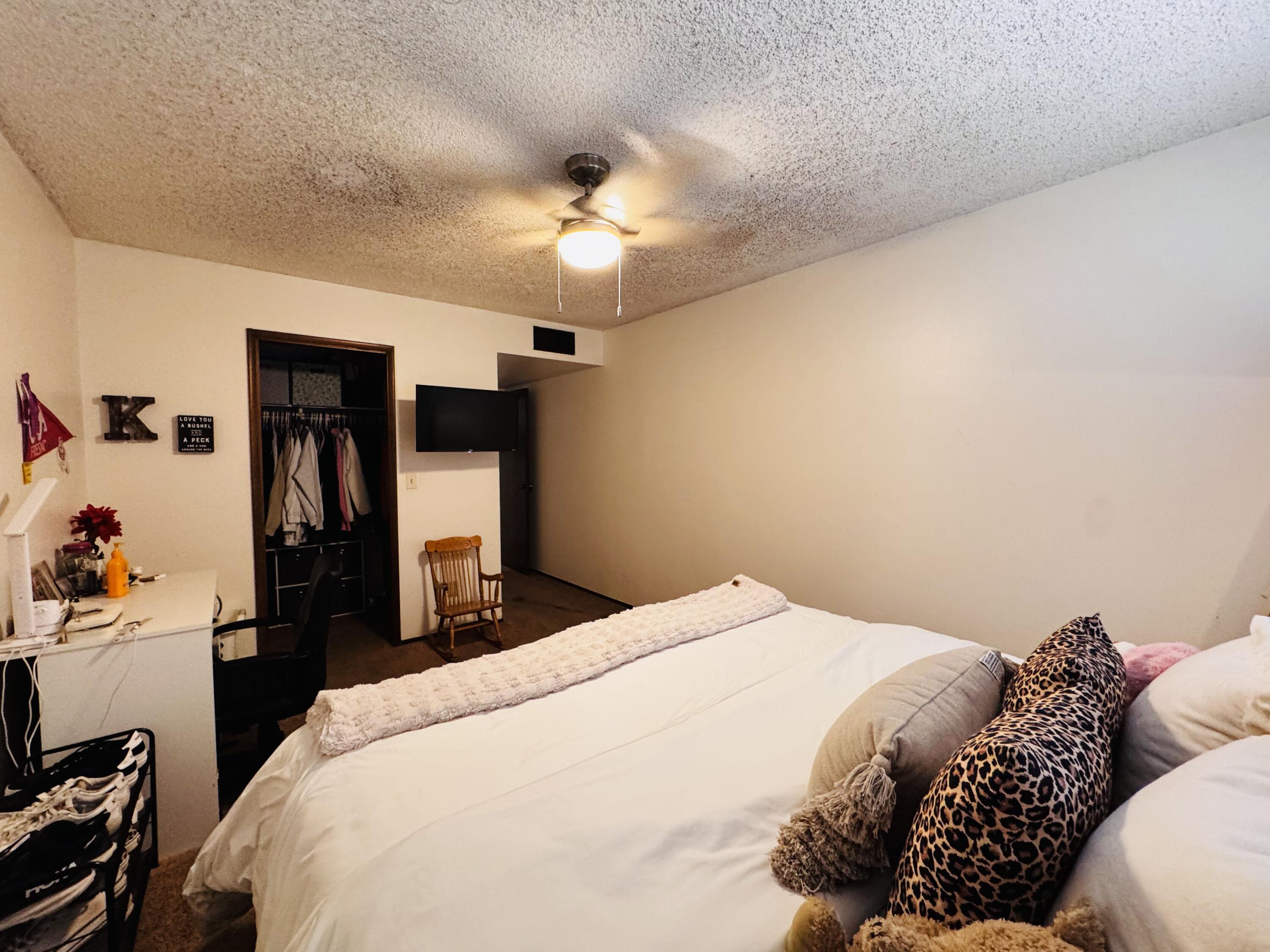 2560 Chestnut St, Hanford, CA 93230