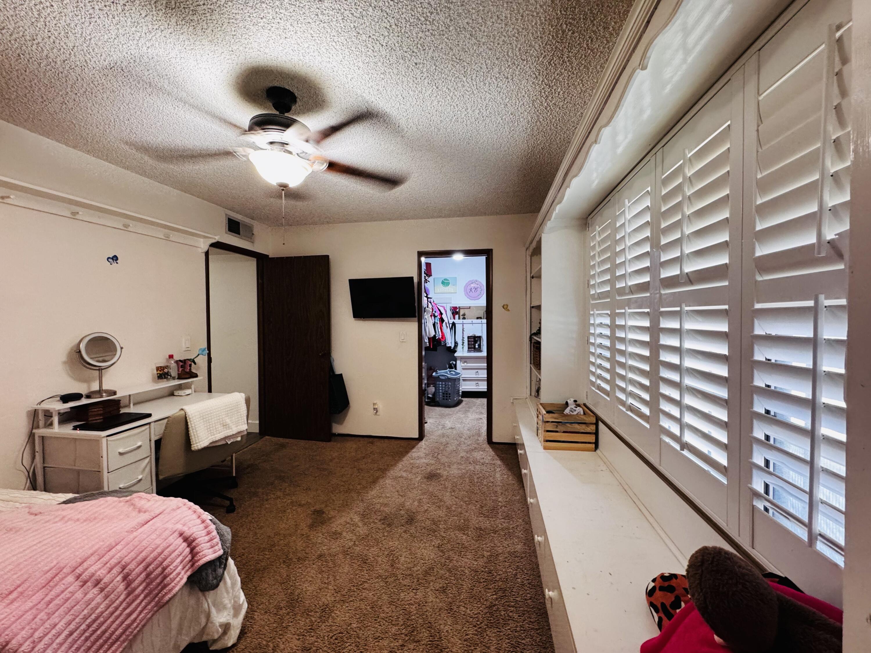 2560 Chestnut St, Hanford, CA 93230