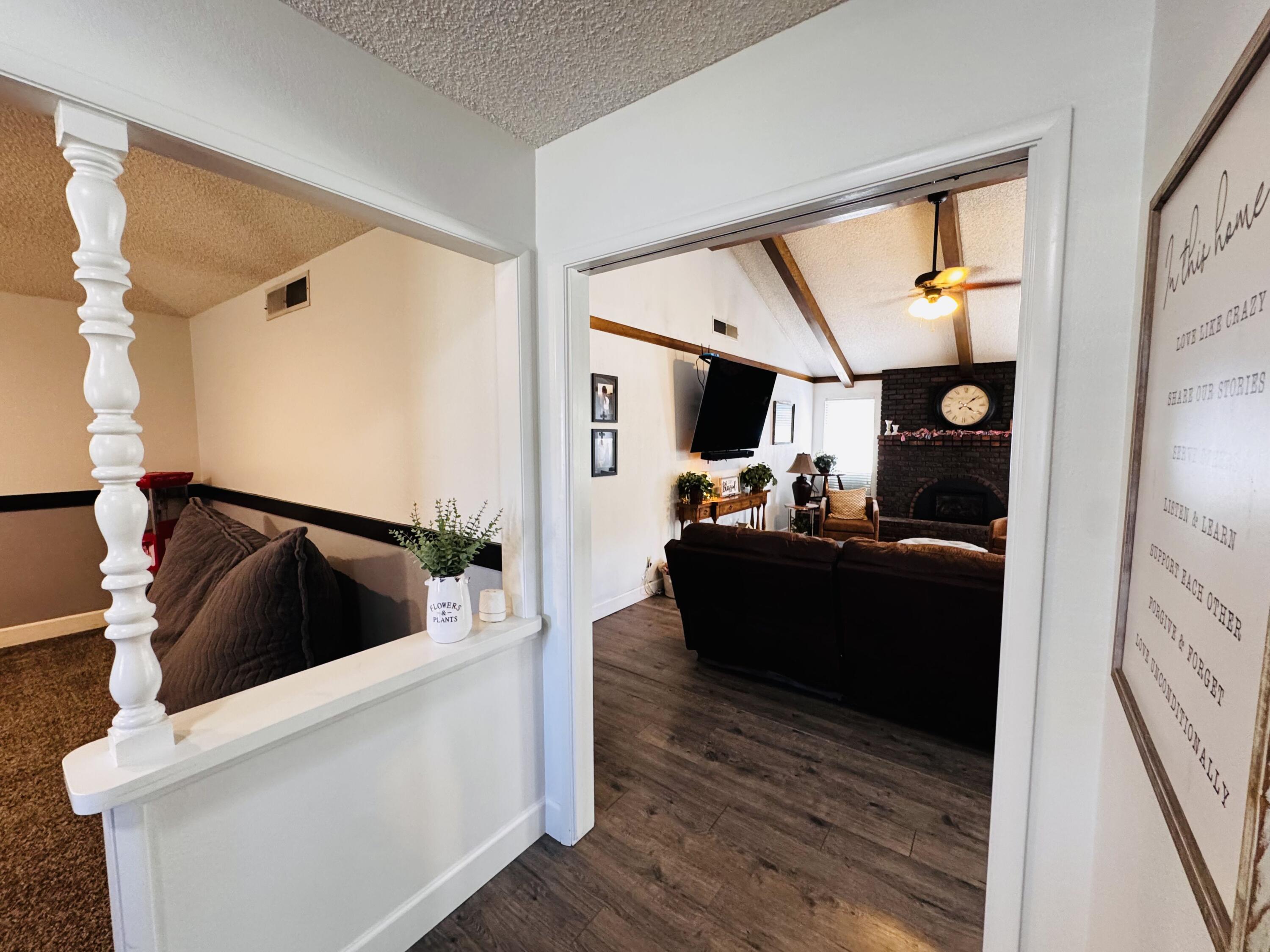 2560 Chestnut St, Hanford, CA 93230