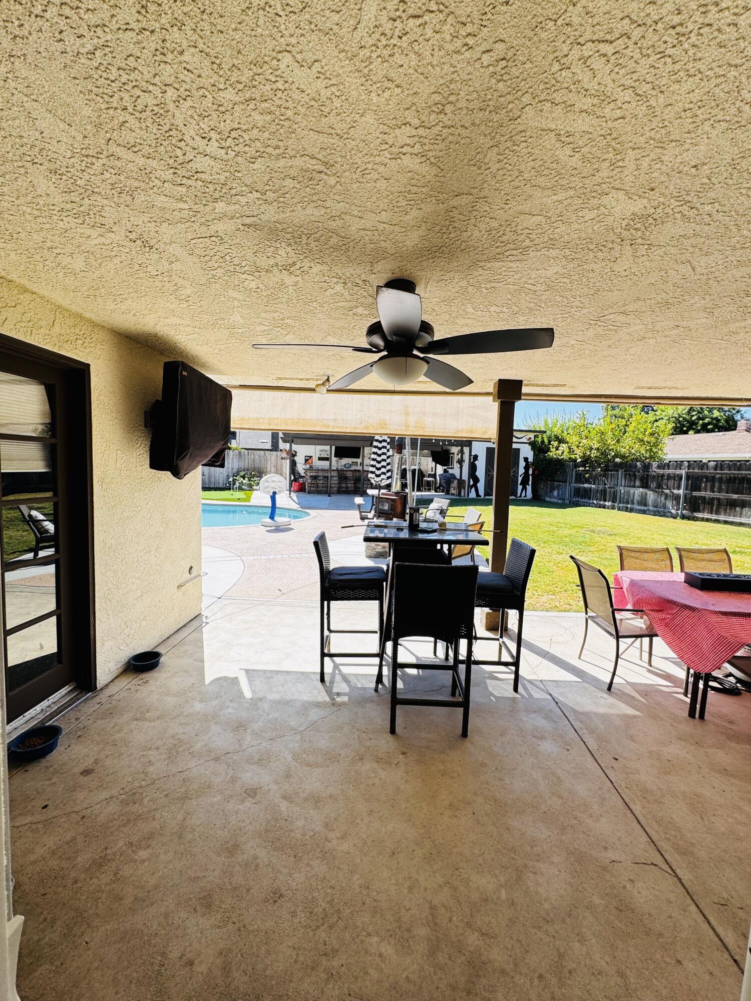 2560 Chestnut St, Hanford, CA 93230