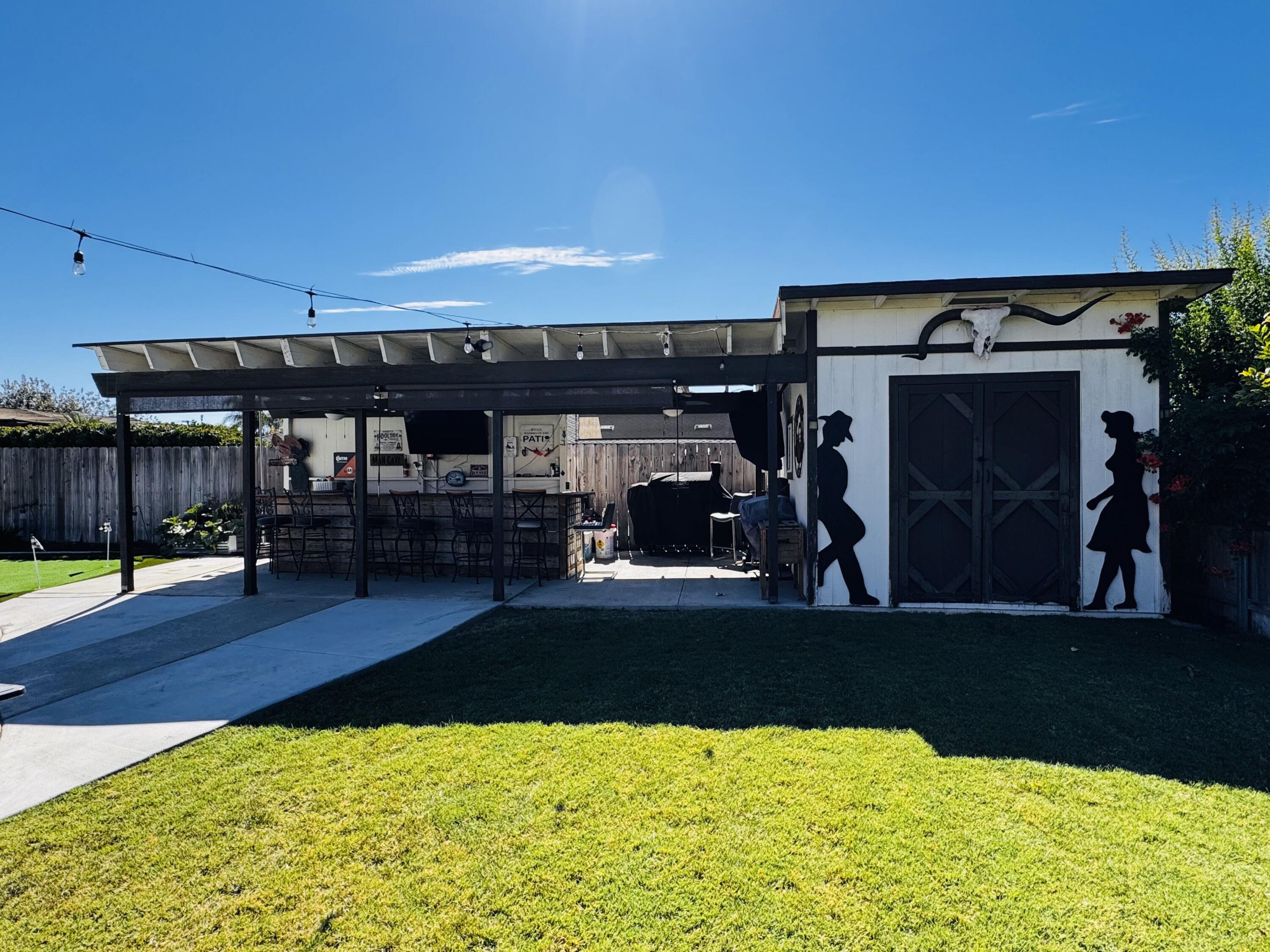 2560 Chestnut St, Hanford, CA 93230