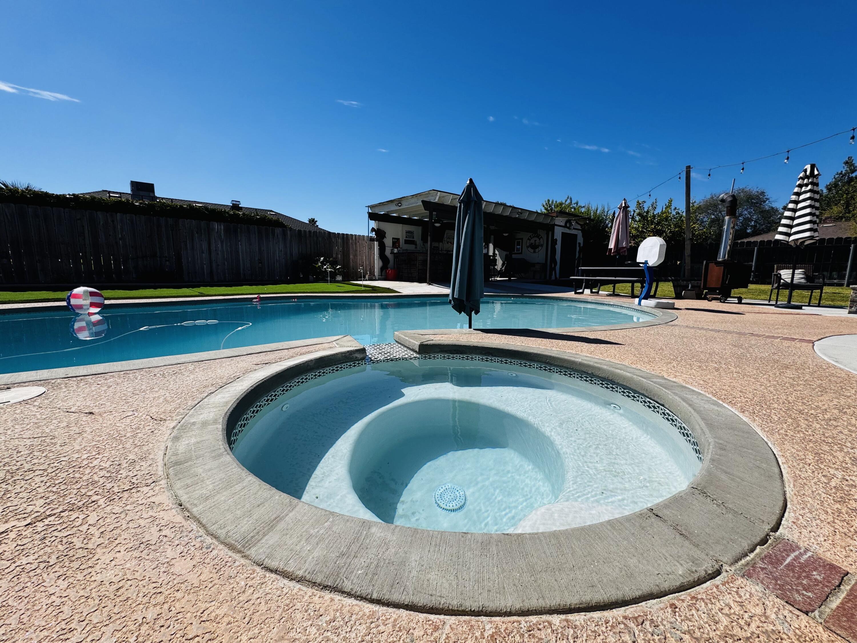 2560 Chestnut St, Hanford, CA 93230