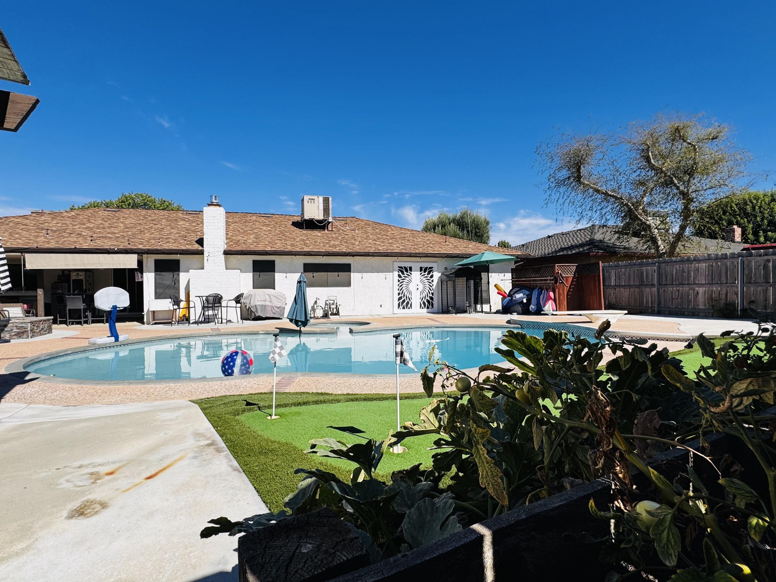 2560 Chestnut St, Hanford, CA 93230